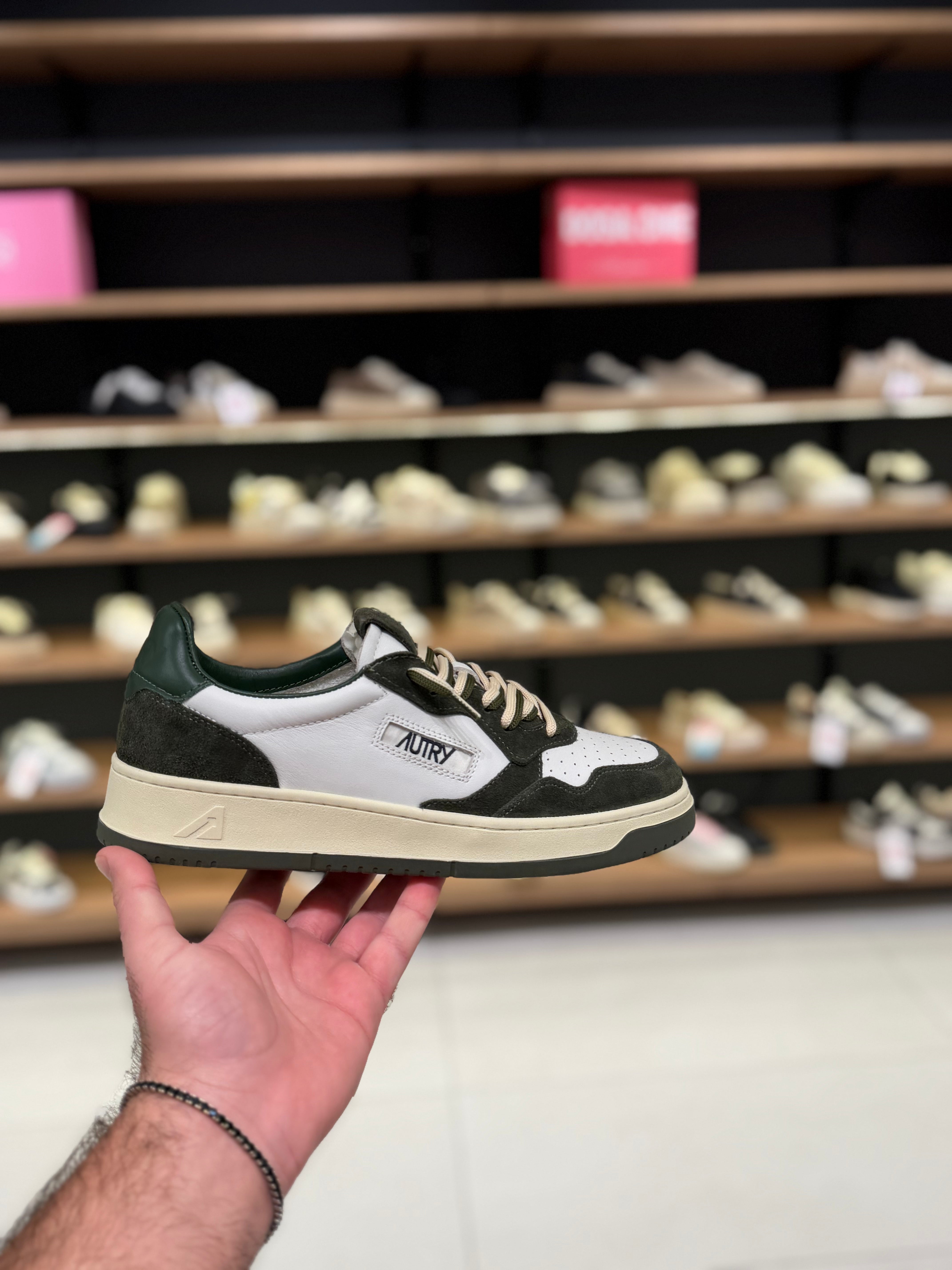 AUTRY MEDALIST- לבן עם ירוק | Branded shoes bymrcrazyshoes