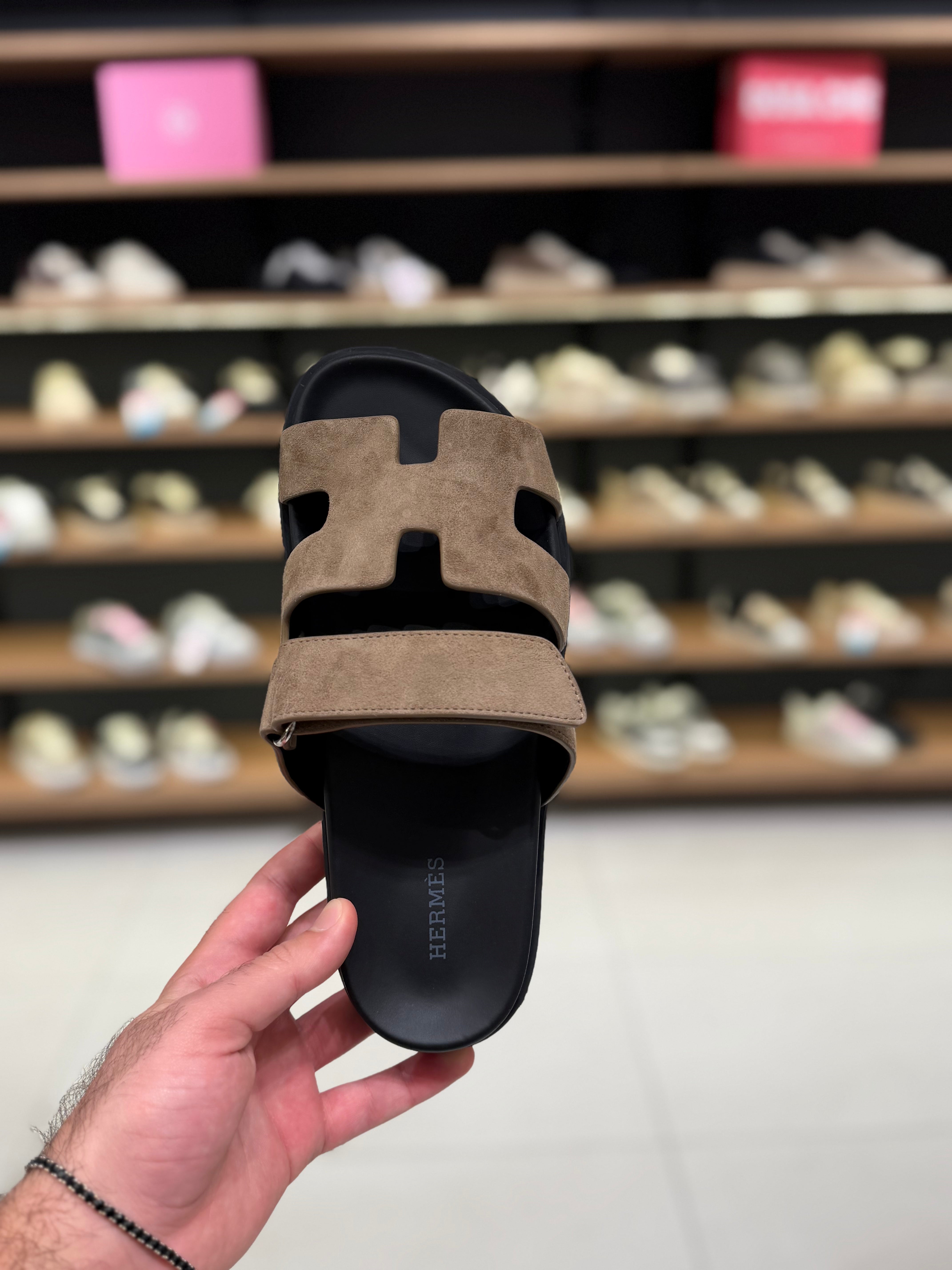 כפכף הרמס - חום זמש עם שחור | Branded shoes bymrcrazyshoes
