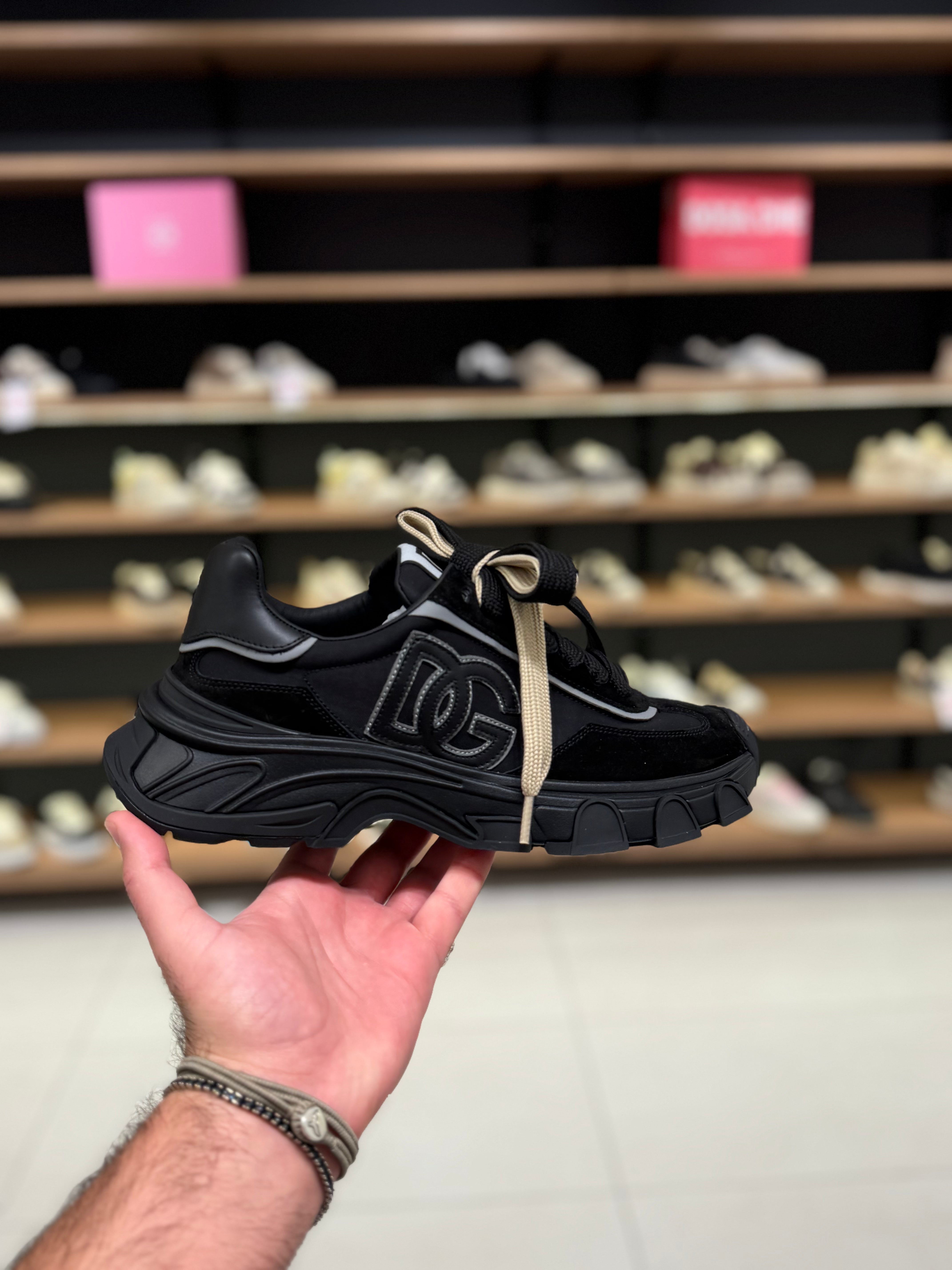 סניקרס דולצה & גאבנה - שחור עם אפור ושרוך כפול | Branded shoes bymrcrazyshoes