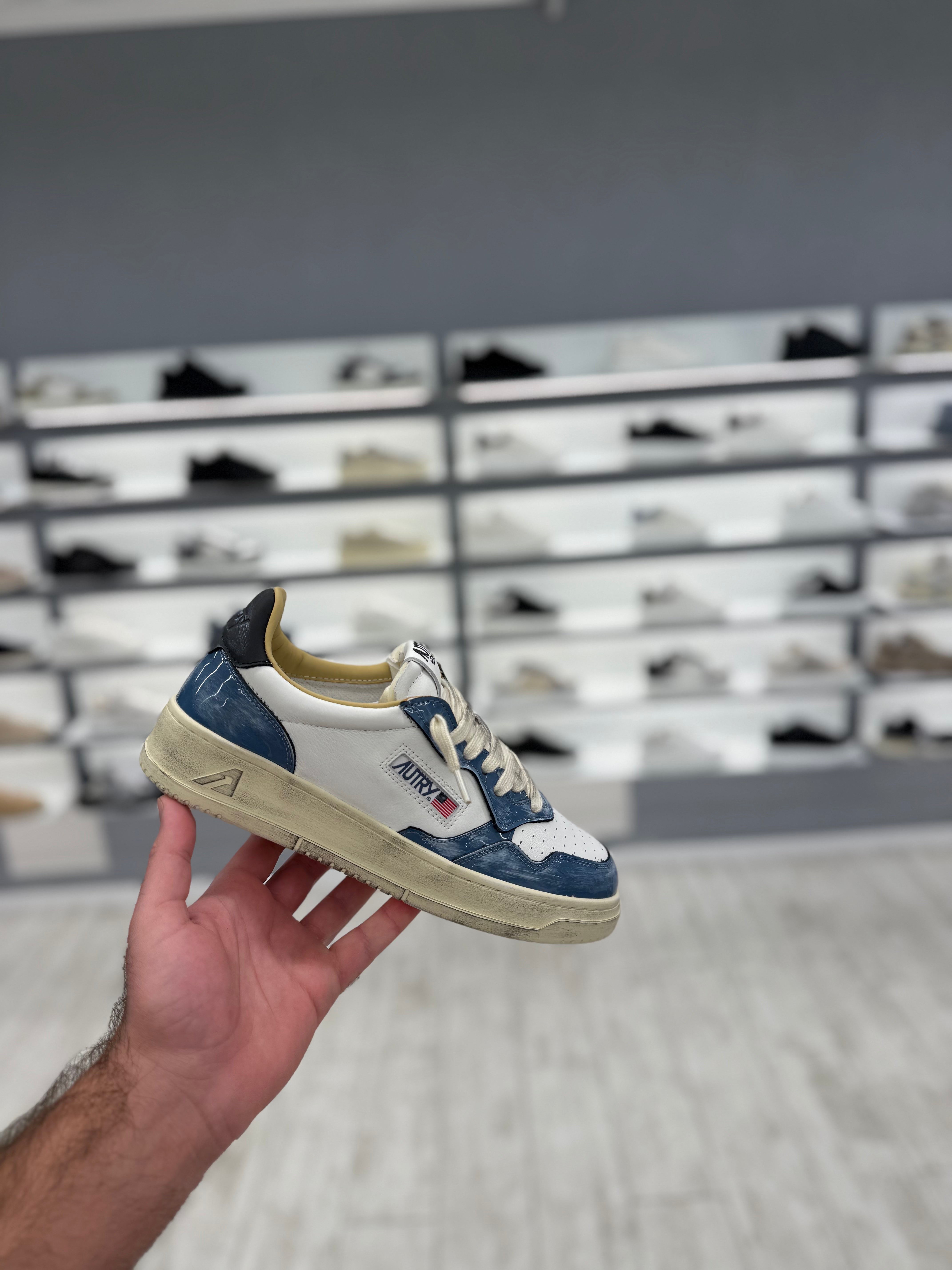 AUTRY MEDALIST- כחול לבן סופר וינטג