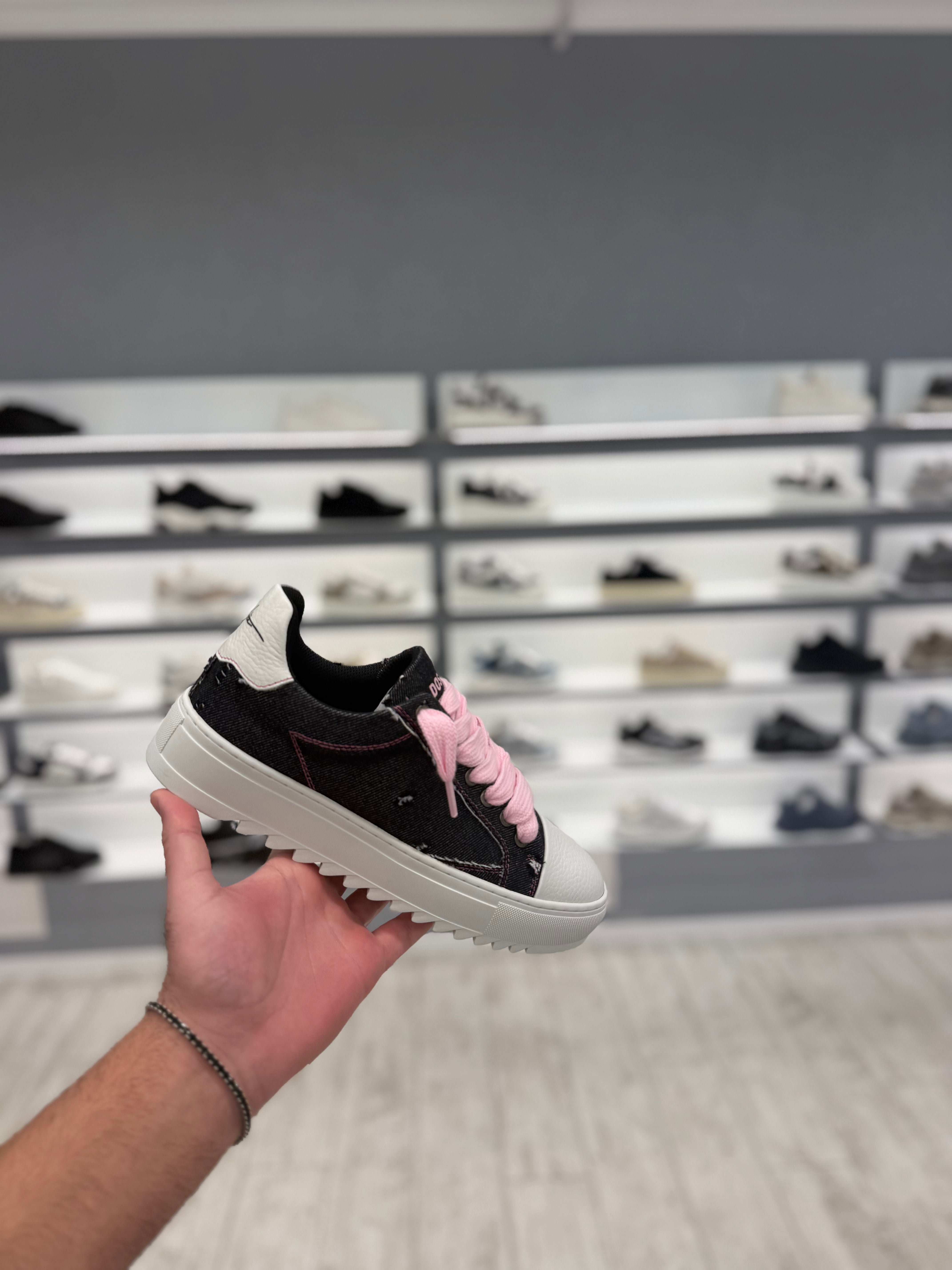 סניקרס דוסה- גינס עם שרוך ורוד