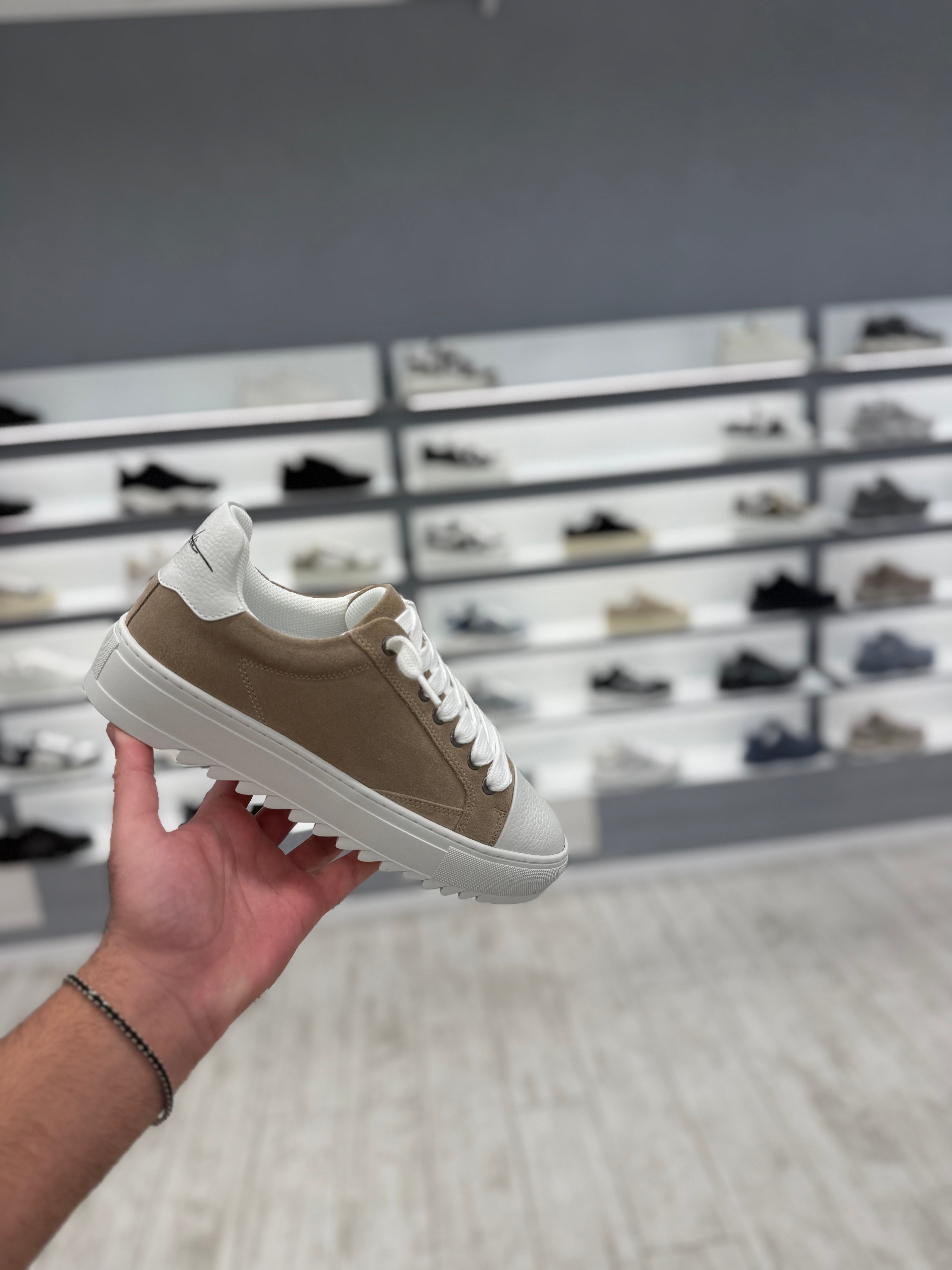 סניקרס דוסה- חום ולבן