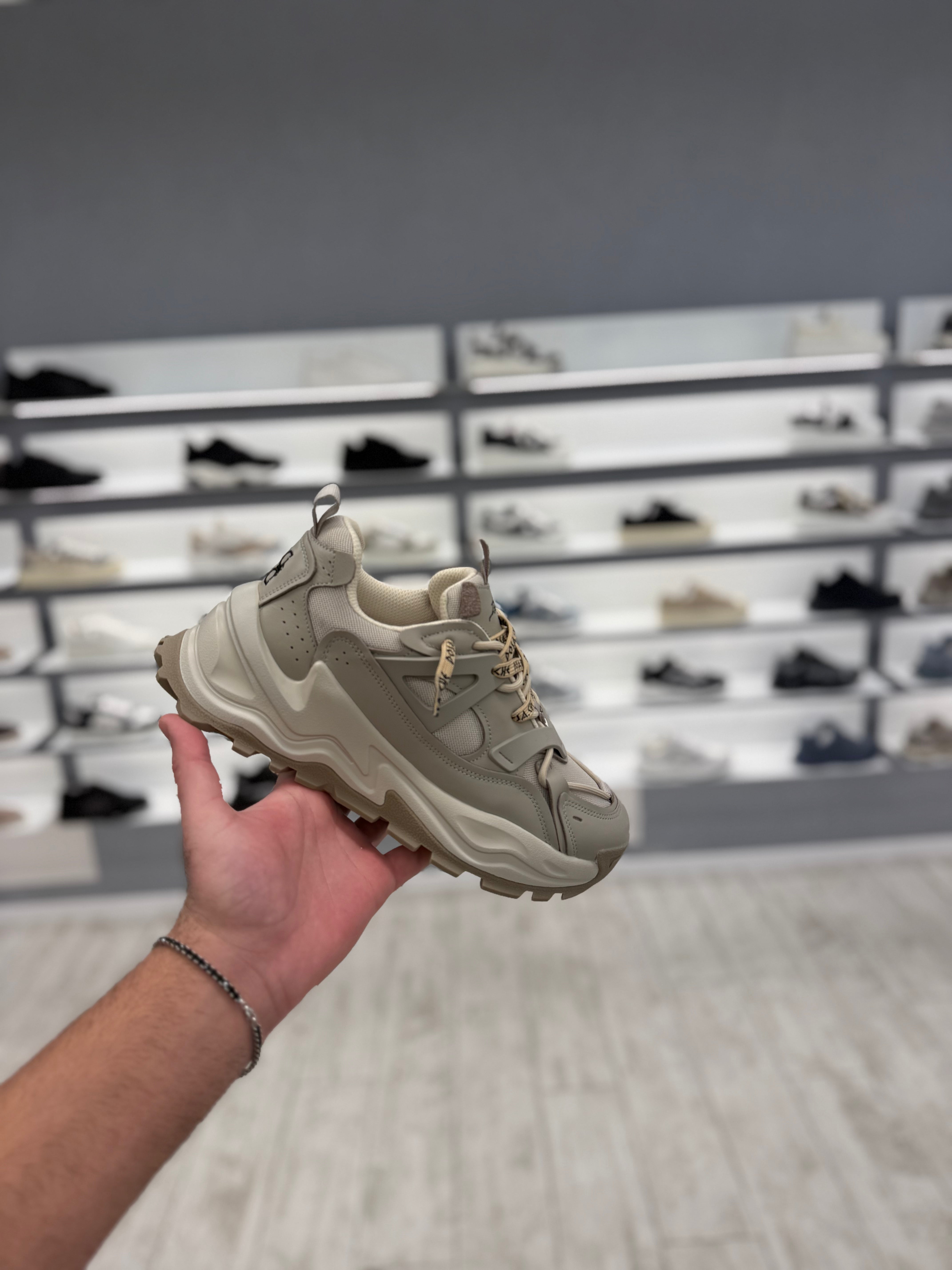 סניקרס דוסה- בז