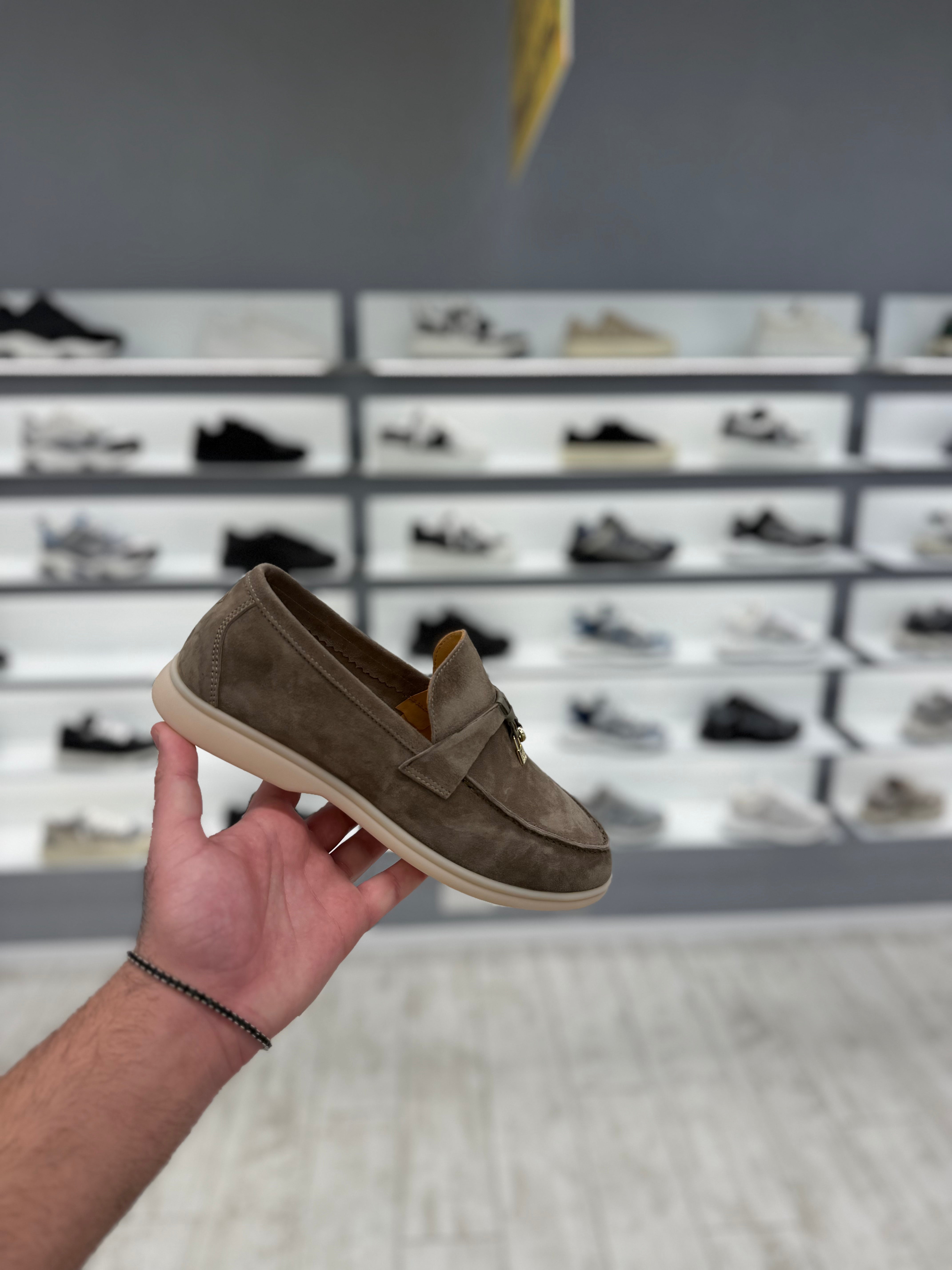 מוקסין לורו פיאנה- בז חום