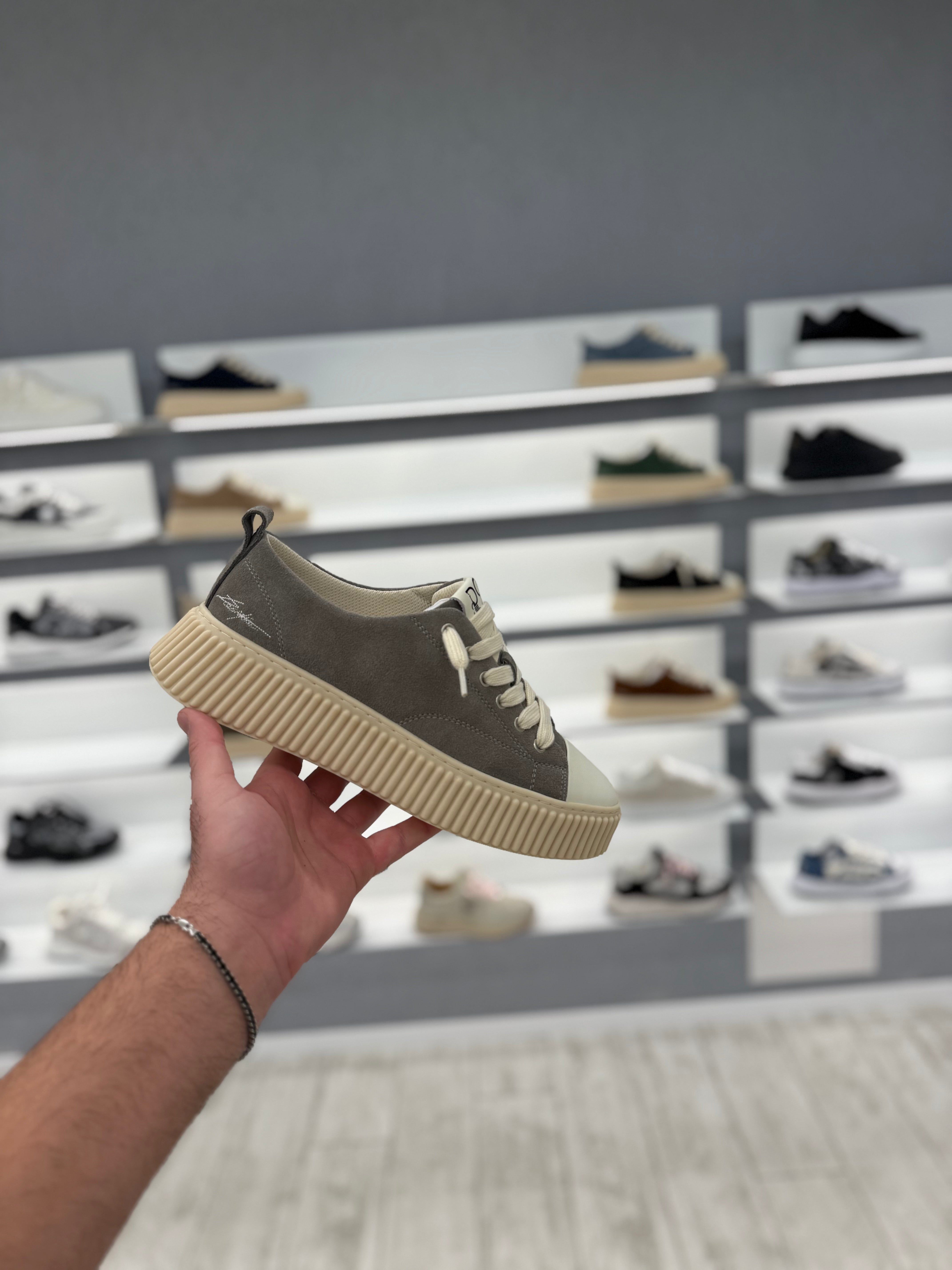 דוסה סניקרס - אפור עכבר