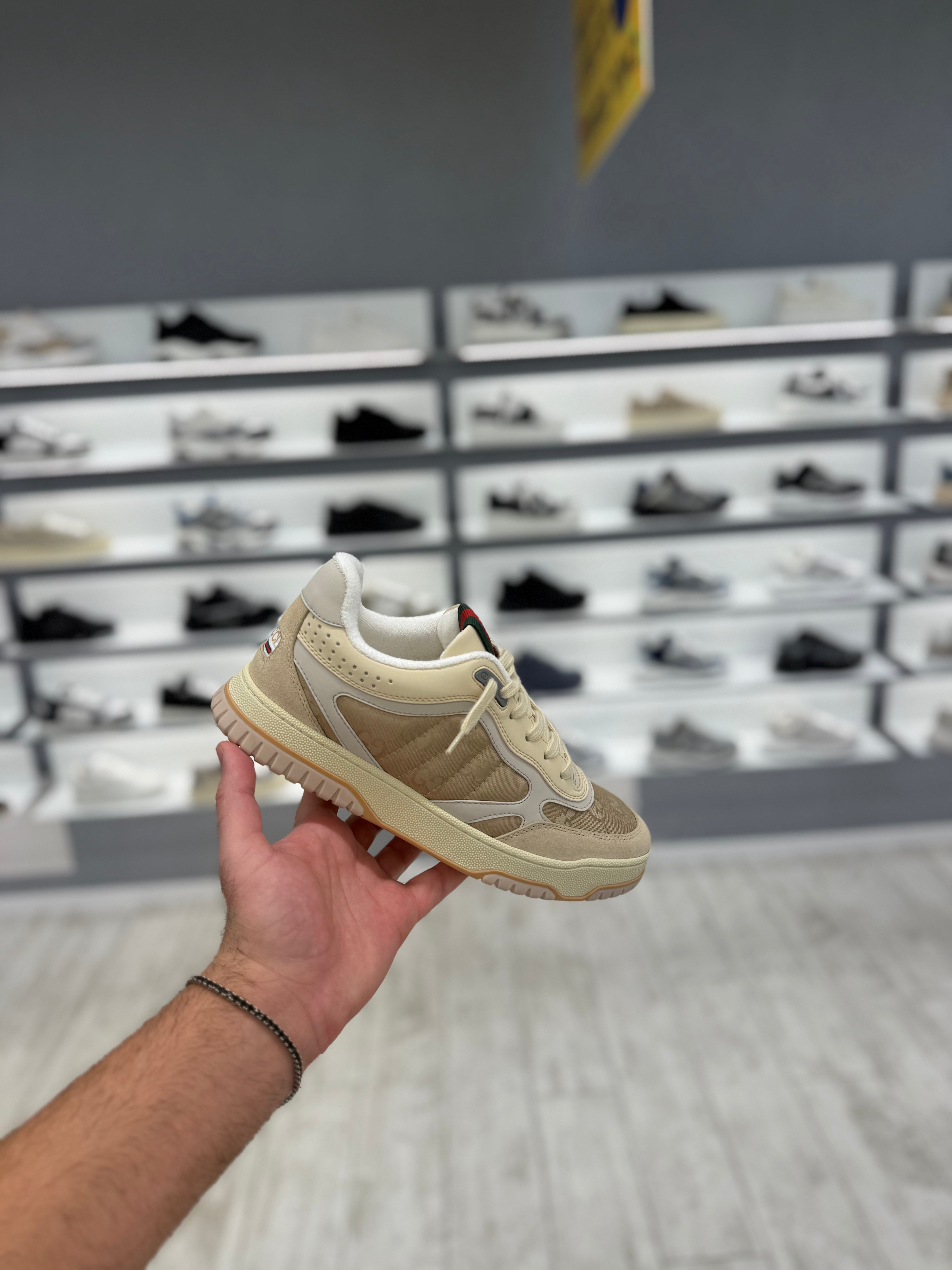 גוצי סניקרס- בז שמנת