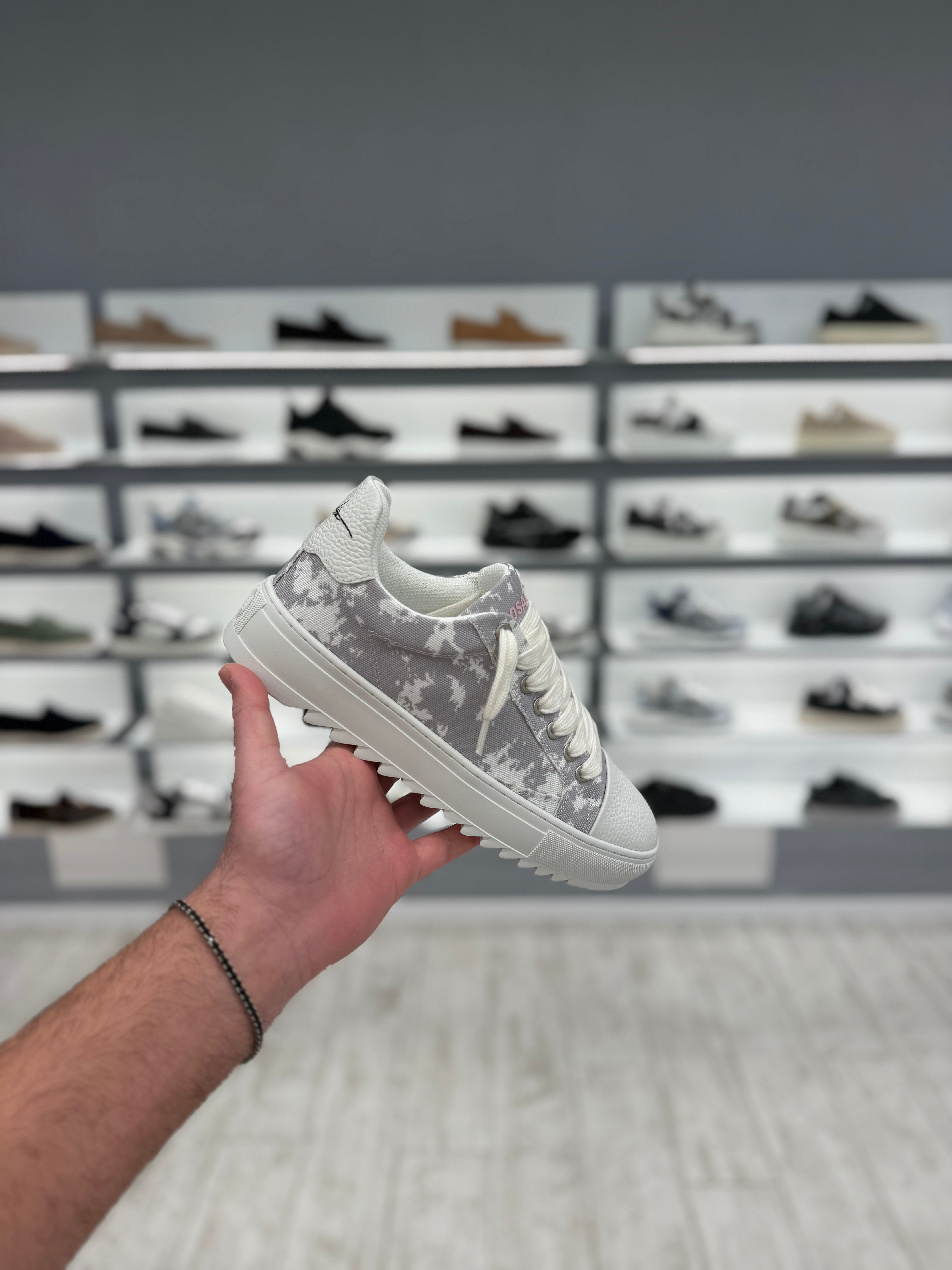 סניקרס דוסה-אפור ונקודות לבן