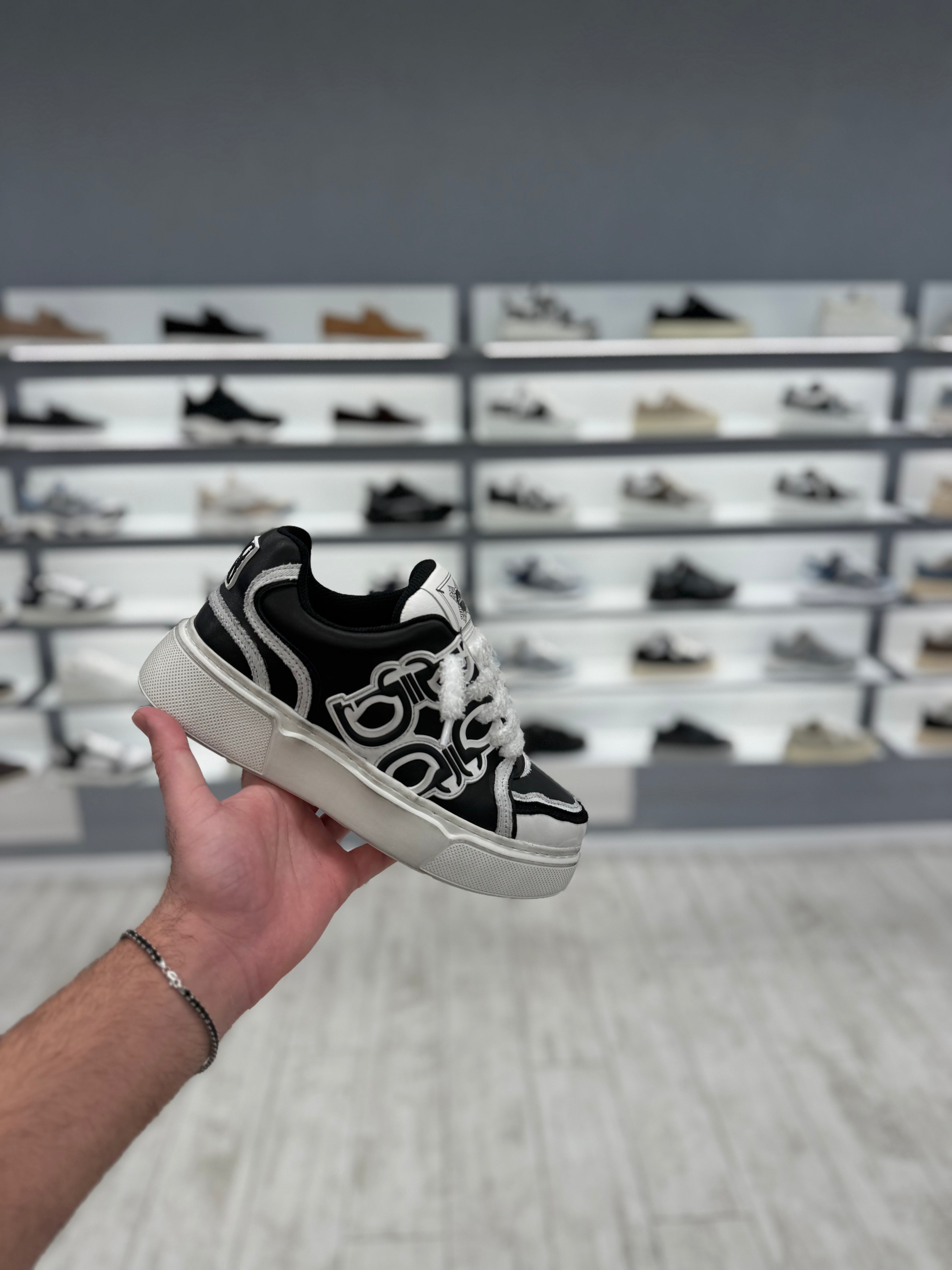 דוסה ספורט- שחור ולבן