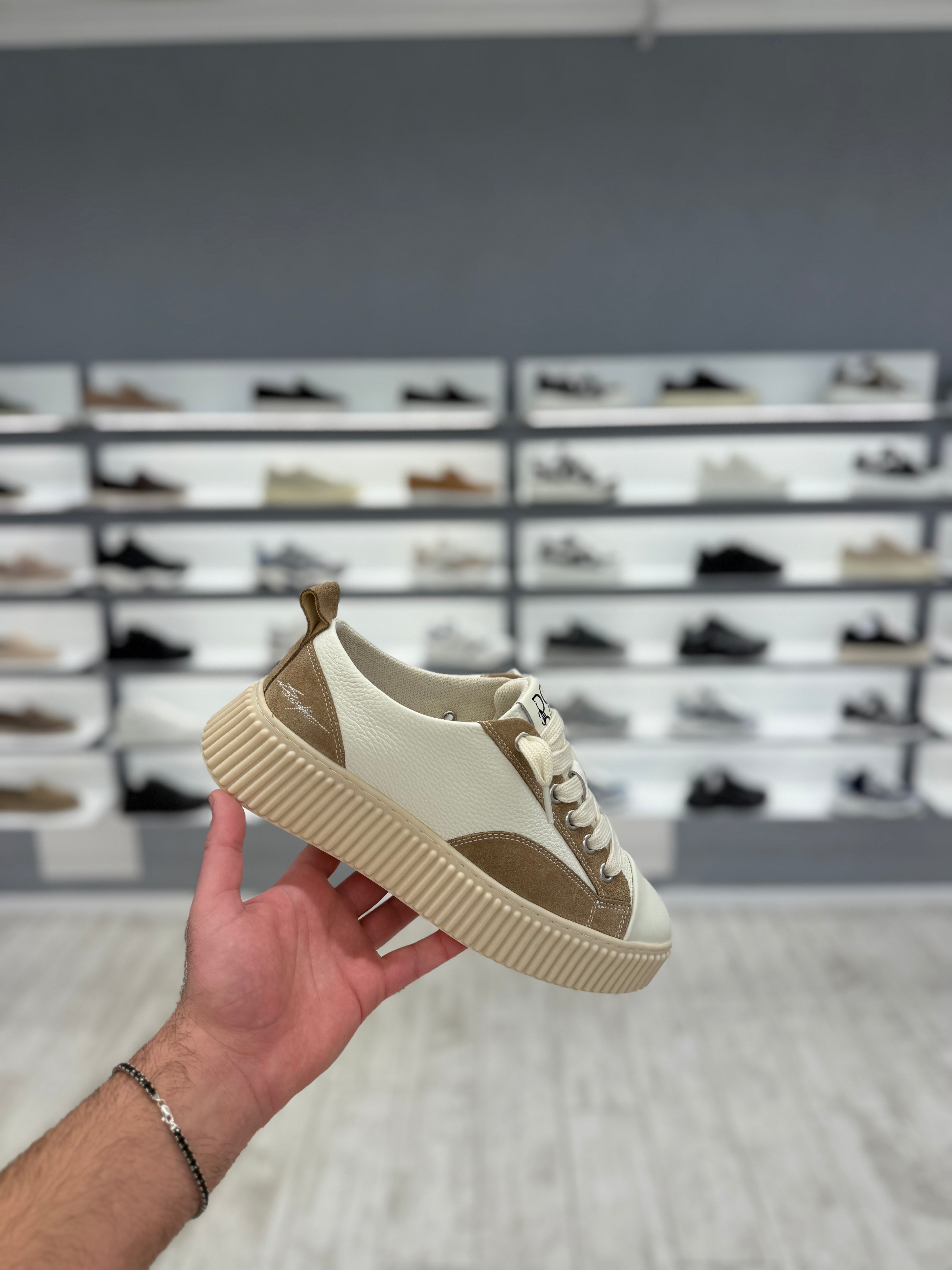 דוסה סניקרס- שמנת בז ולבן