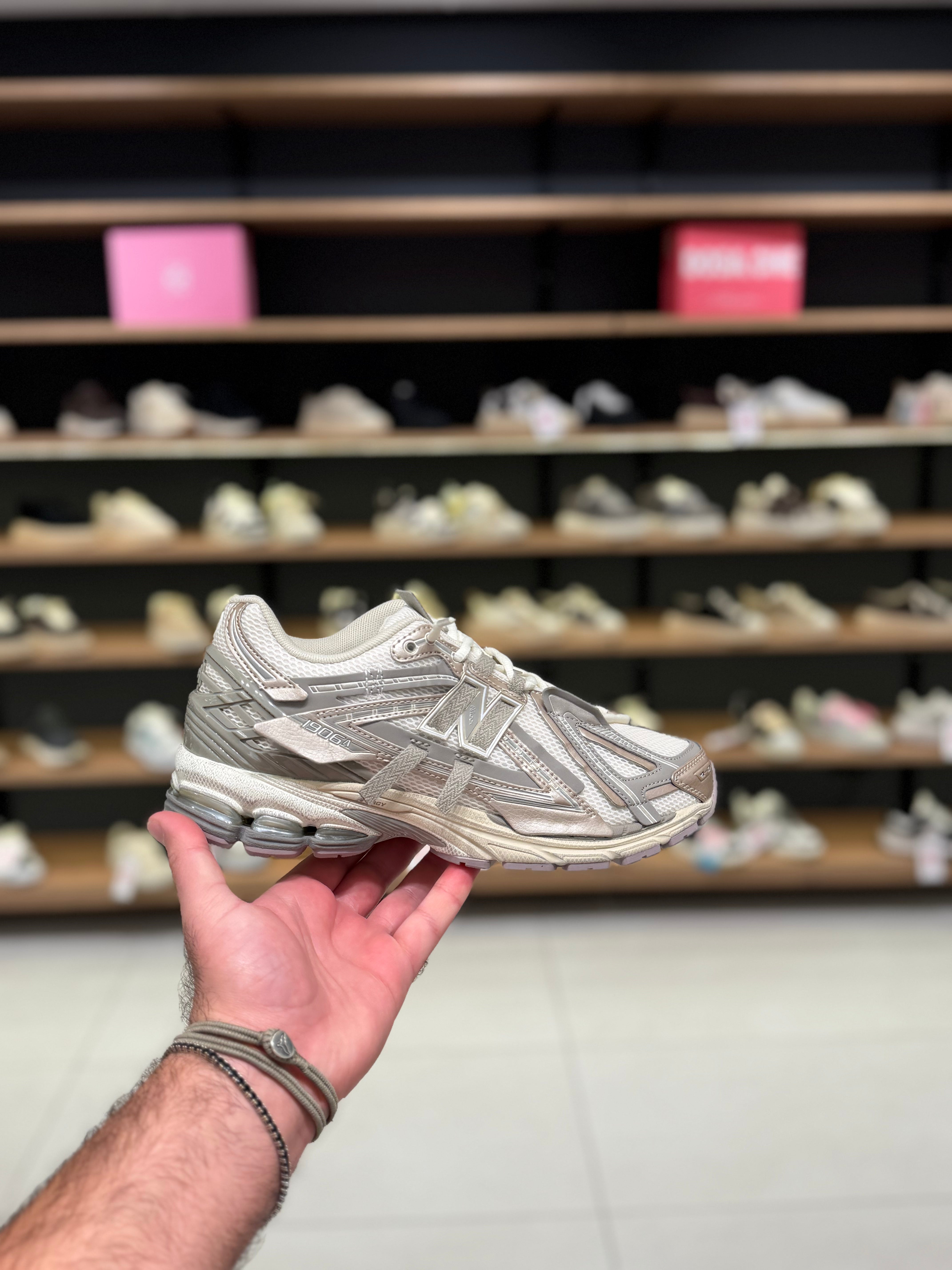 ניו באלנס A1906- בז לבן וכסוף | Branded shoes bymrcrazyshoes