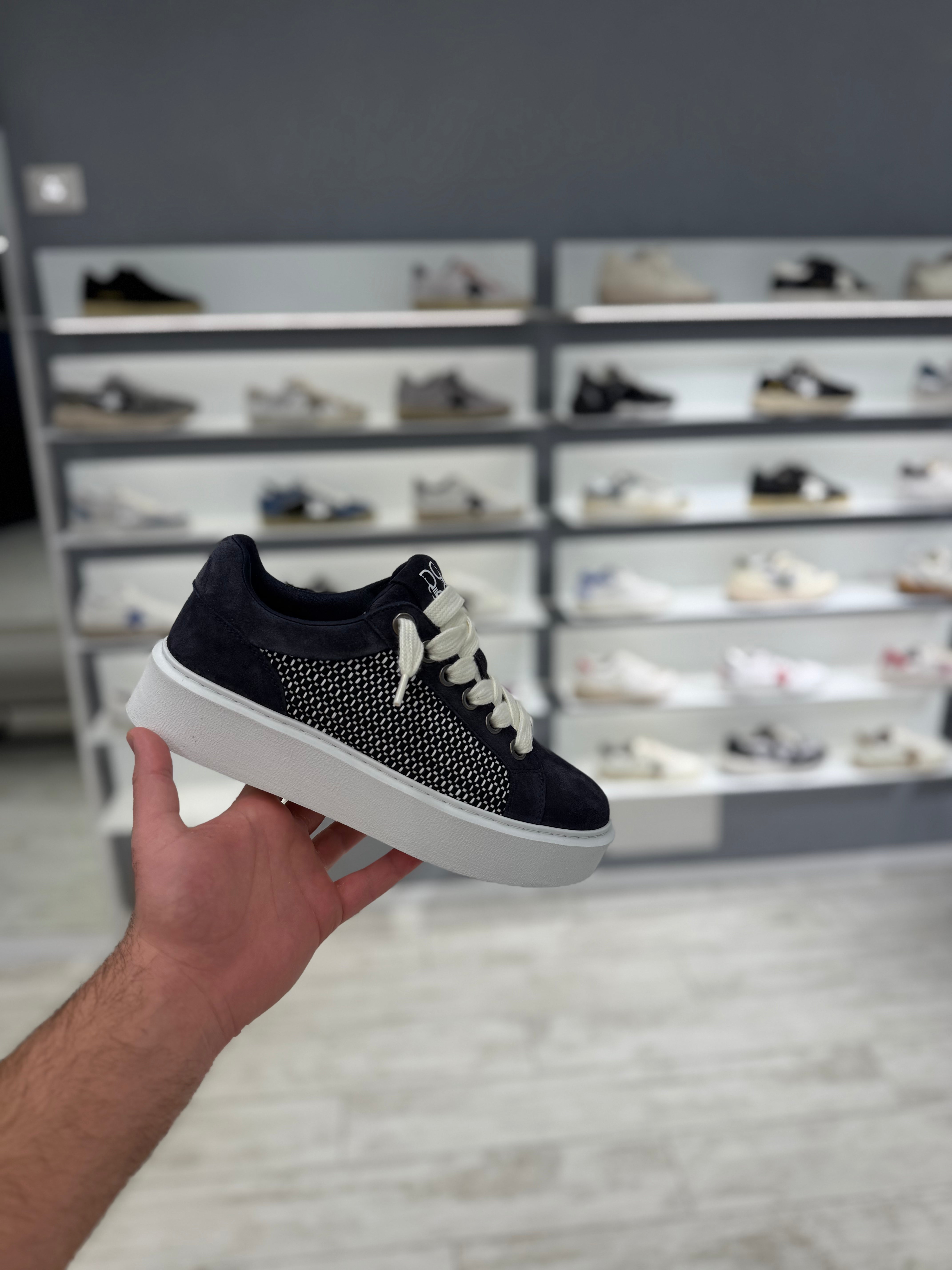 דוסה-שחור עם ציור תפר לבן