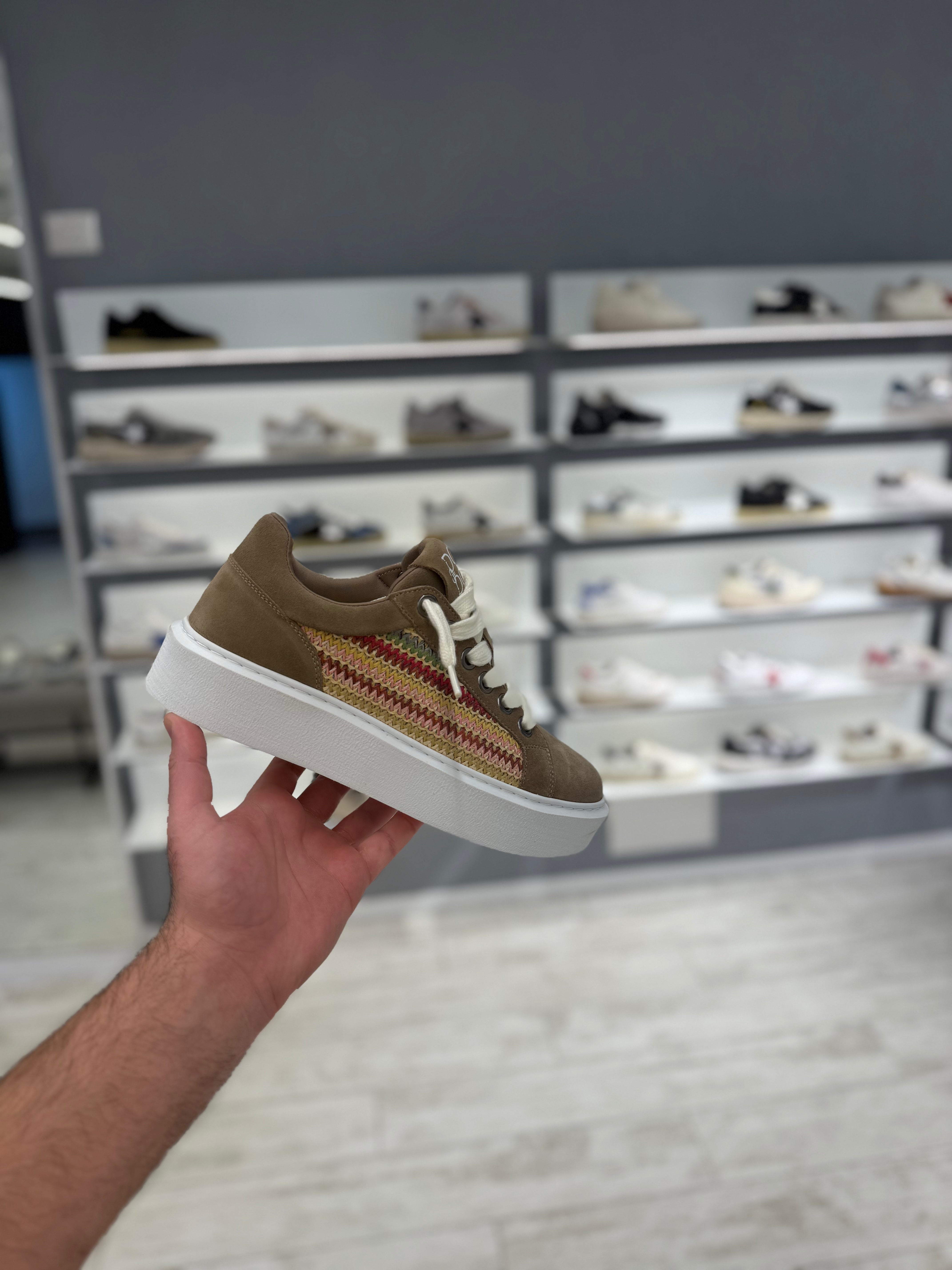 דוסה- חום בהיר עם ציור תפר