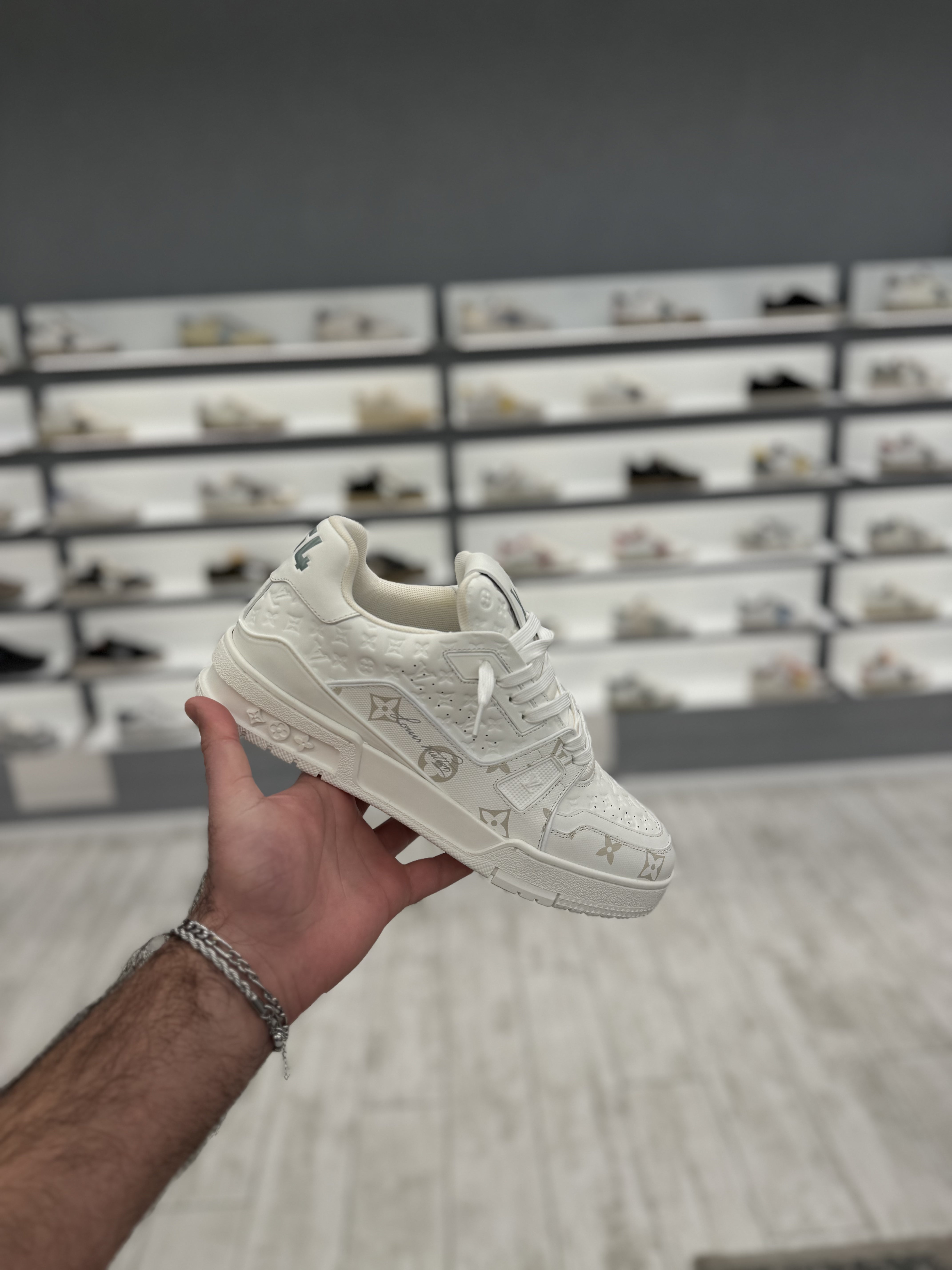 Louis Vuitton LV Trainer לבנה