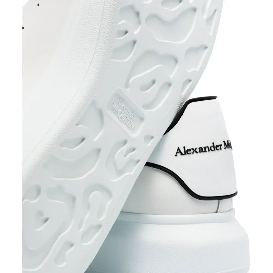 אלכסנדר מקווין - לבנה עם עם שרוכים זברה | Branded shoes bymrcrazyshoes