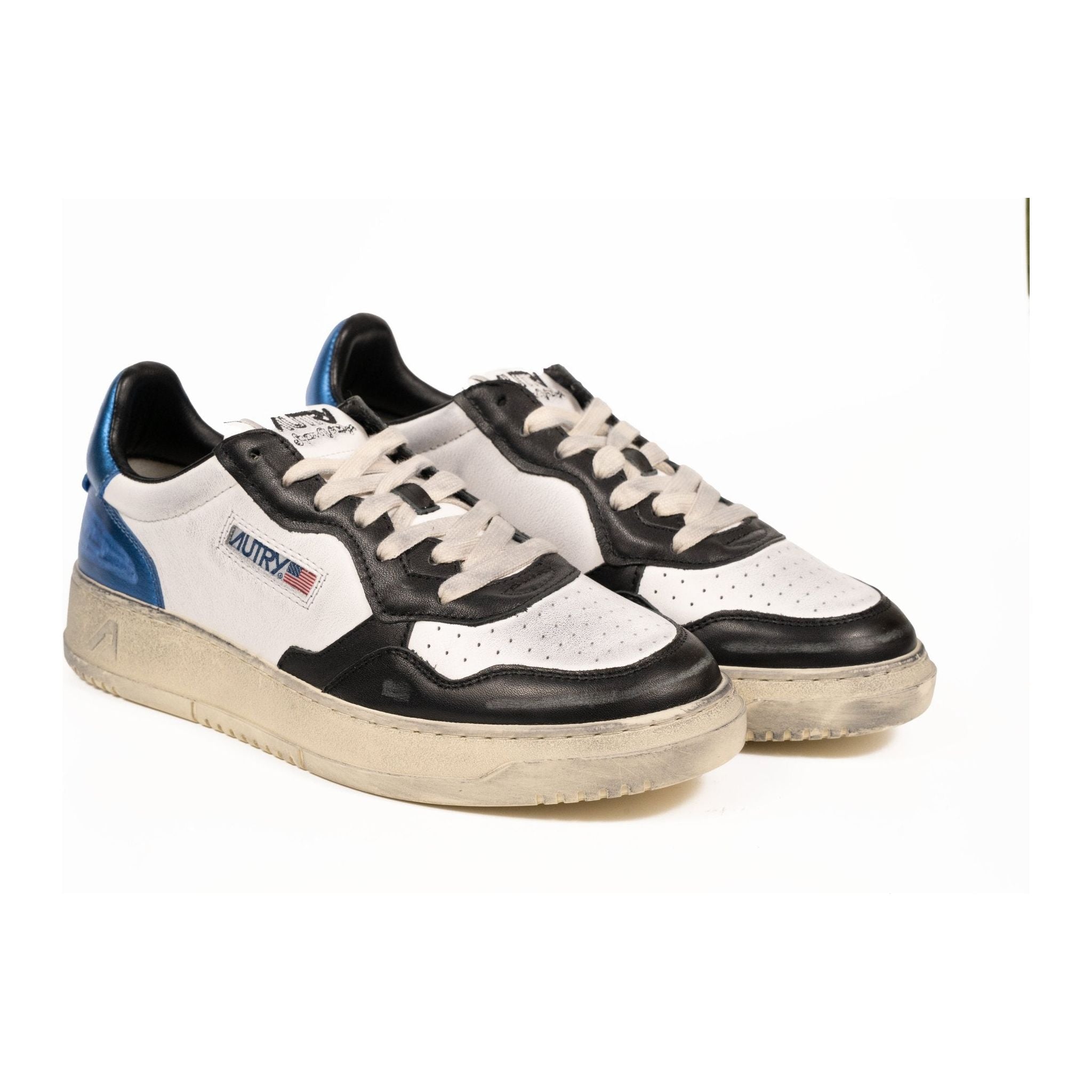 Autry Medalist לבן שחור ועקב כחול | Branded shoes bymrcrazyshoes