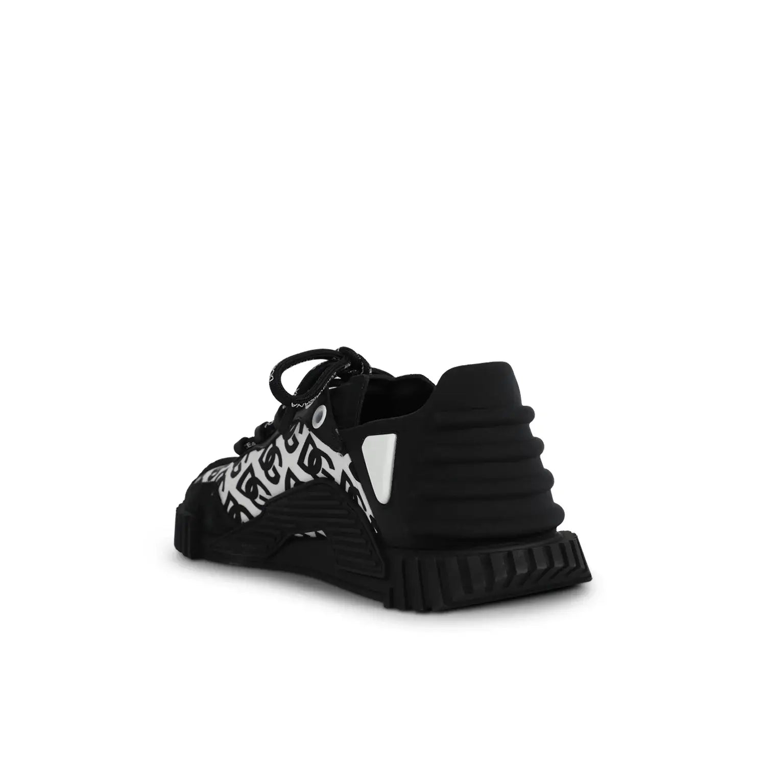 דולצ'ה & גבאנה - דינמיות עם מונוגרם יוקרתי | Branded shoes bymrcrazyshoes