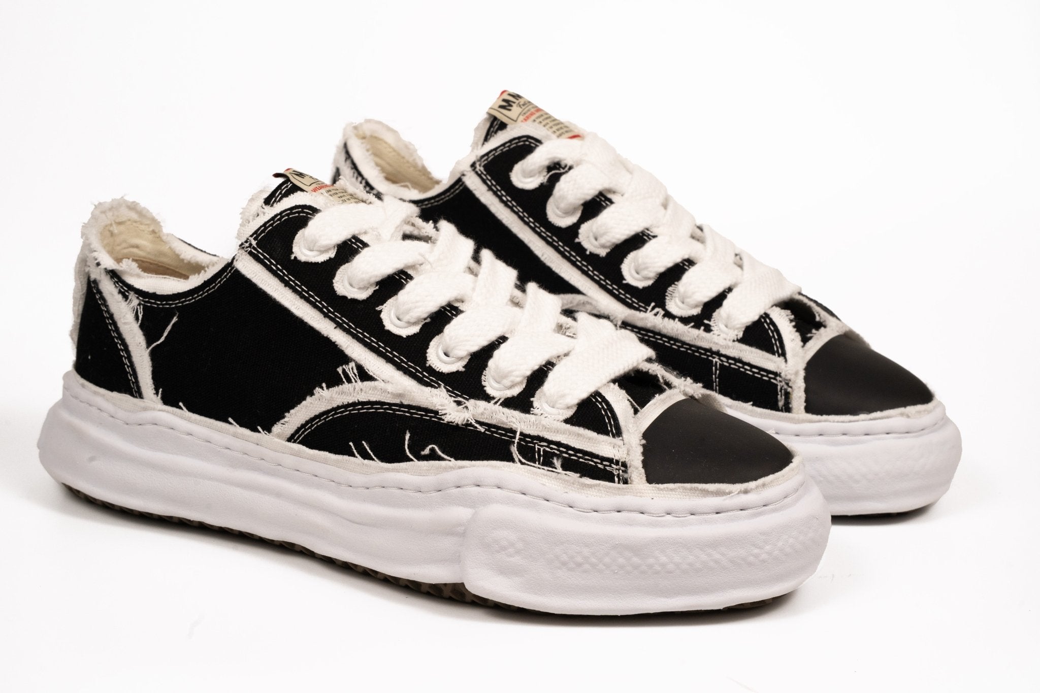 מייסון מיארה שחור עם קרעים לבנים | Branded shoes bymrcrazyshoes