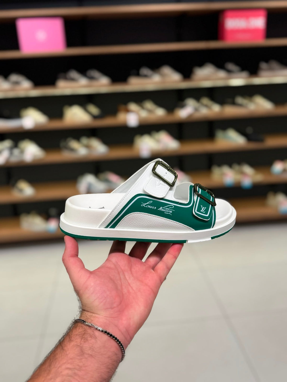 כפכף לואי ויטון- לבן עם ירוק בהיר | Branded shoes bymrcrazyshoes