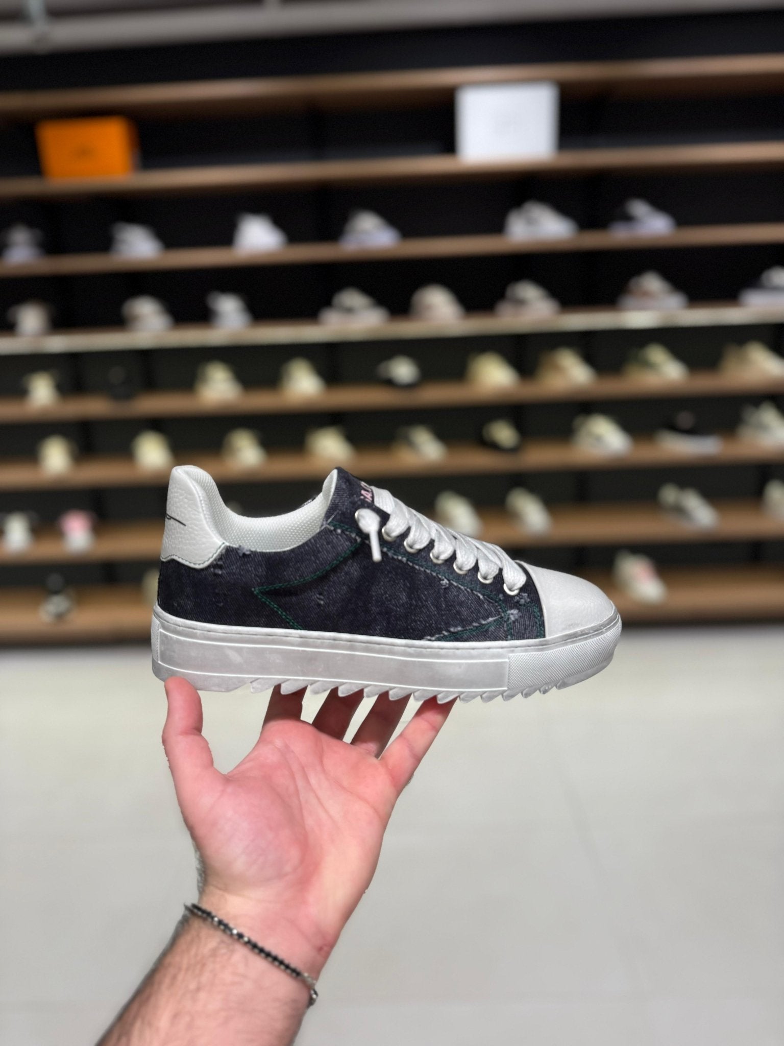 סניקרס דוסה - שחור גינס | Branded shoes bymrcrazyshoes