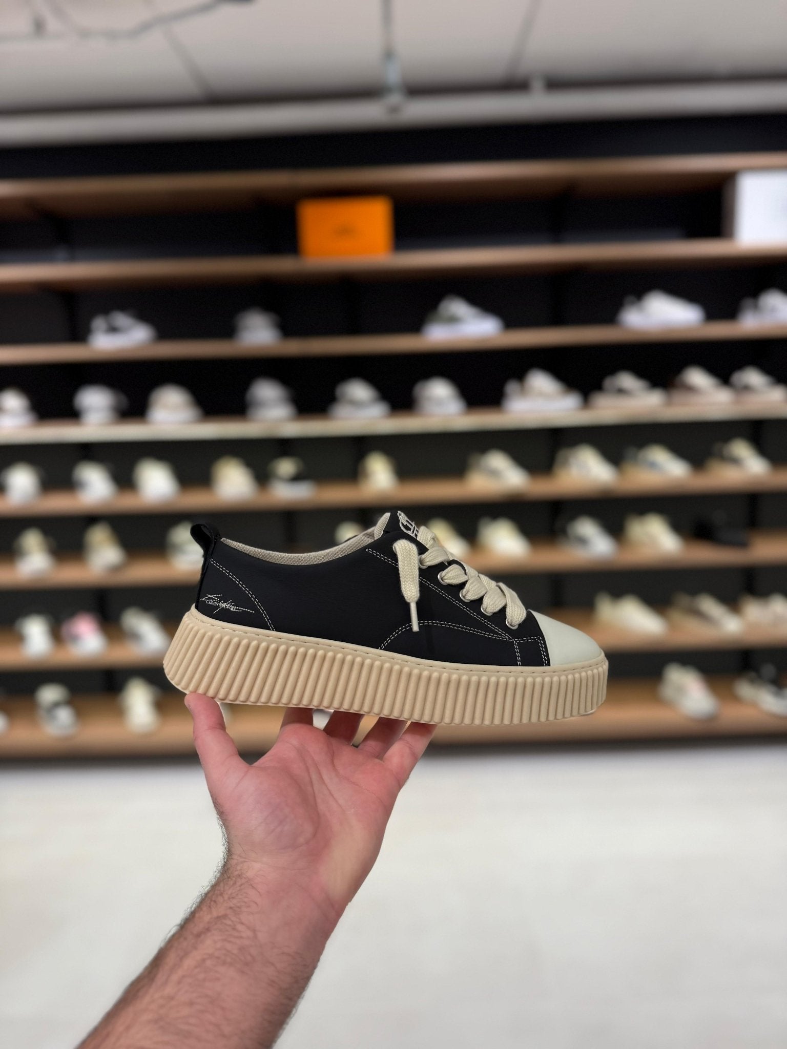 דוסה סניקרס R - שחור עור | Branded shoes bymrcrazyshoes