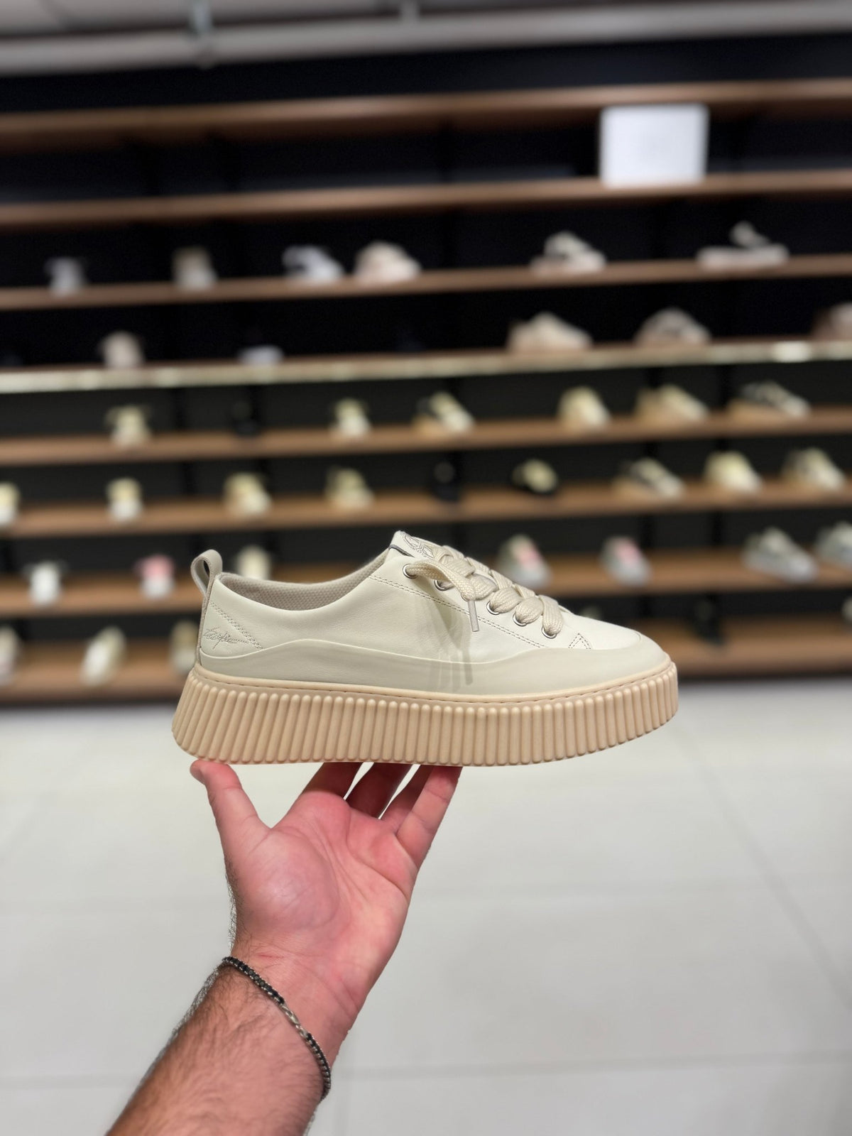 דוסה סניקרס R- לבן זמש בשילוב לבן עור | Branded shoes bymrcrazyshoes