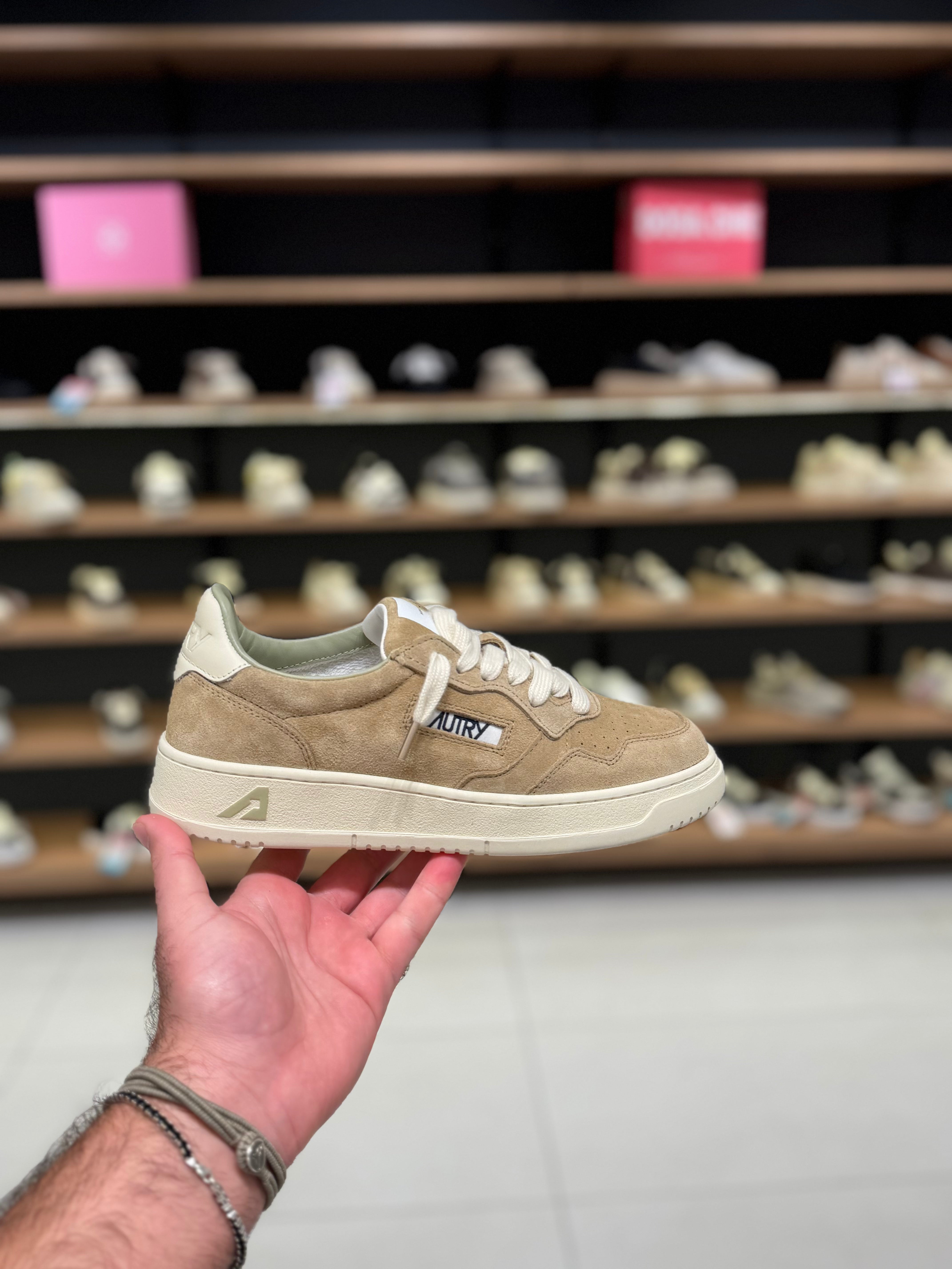 Autry Medalist - בז זמש מלא | Branded shoes bymrcrazyshoes