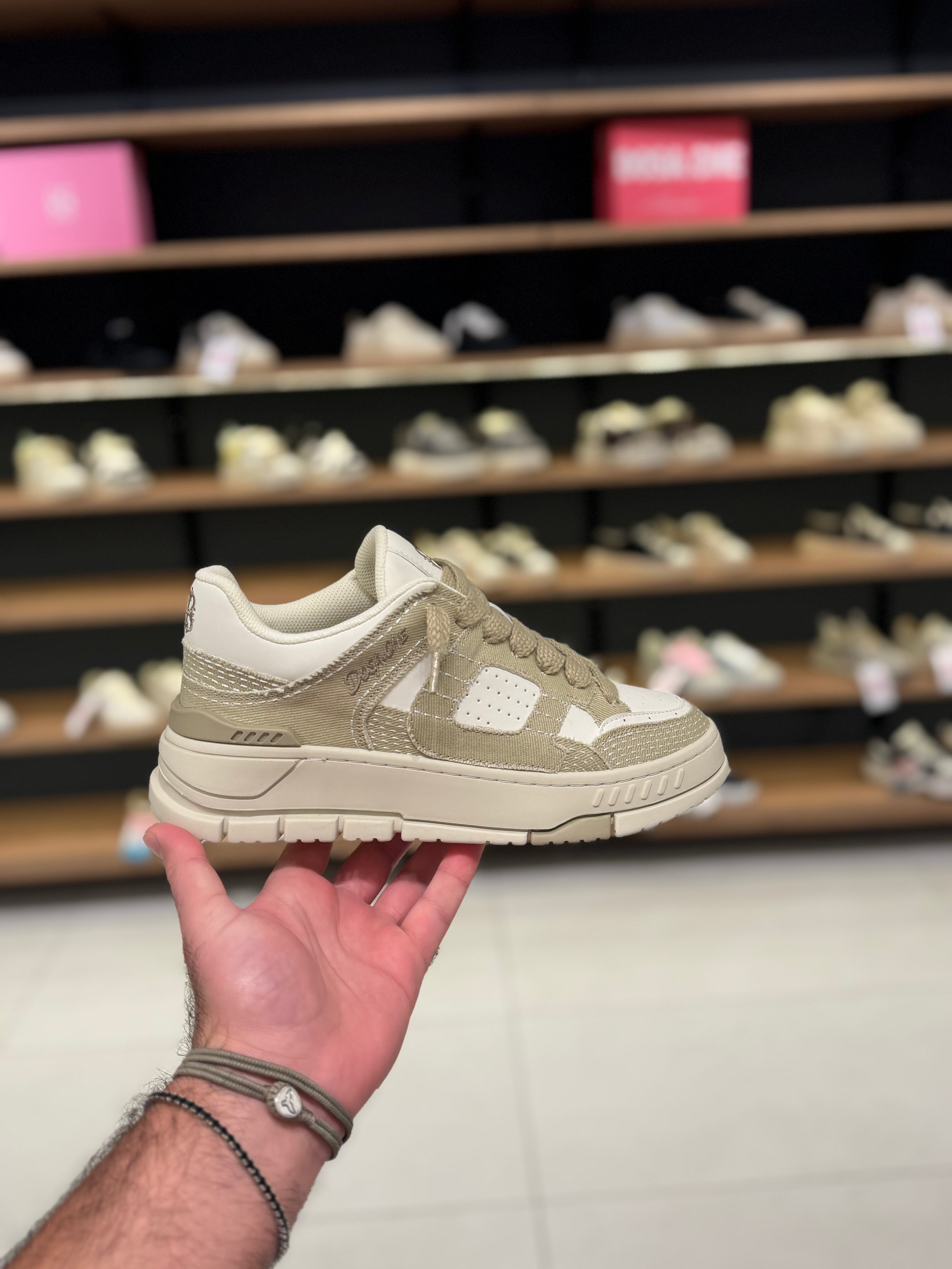סניקרס דוסה D - לבן עם בז ותפר | Branded shoes bymrcrazyshoes