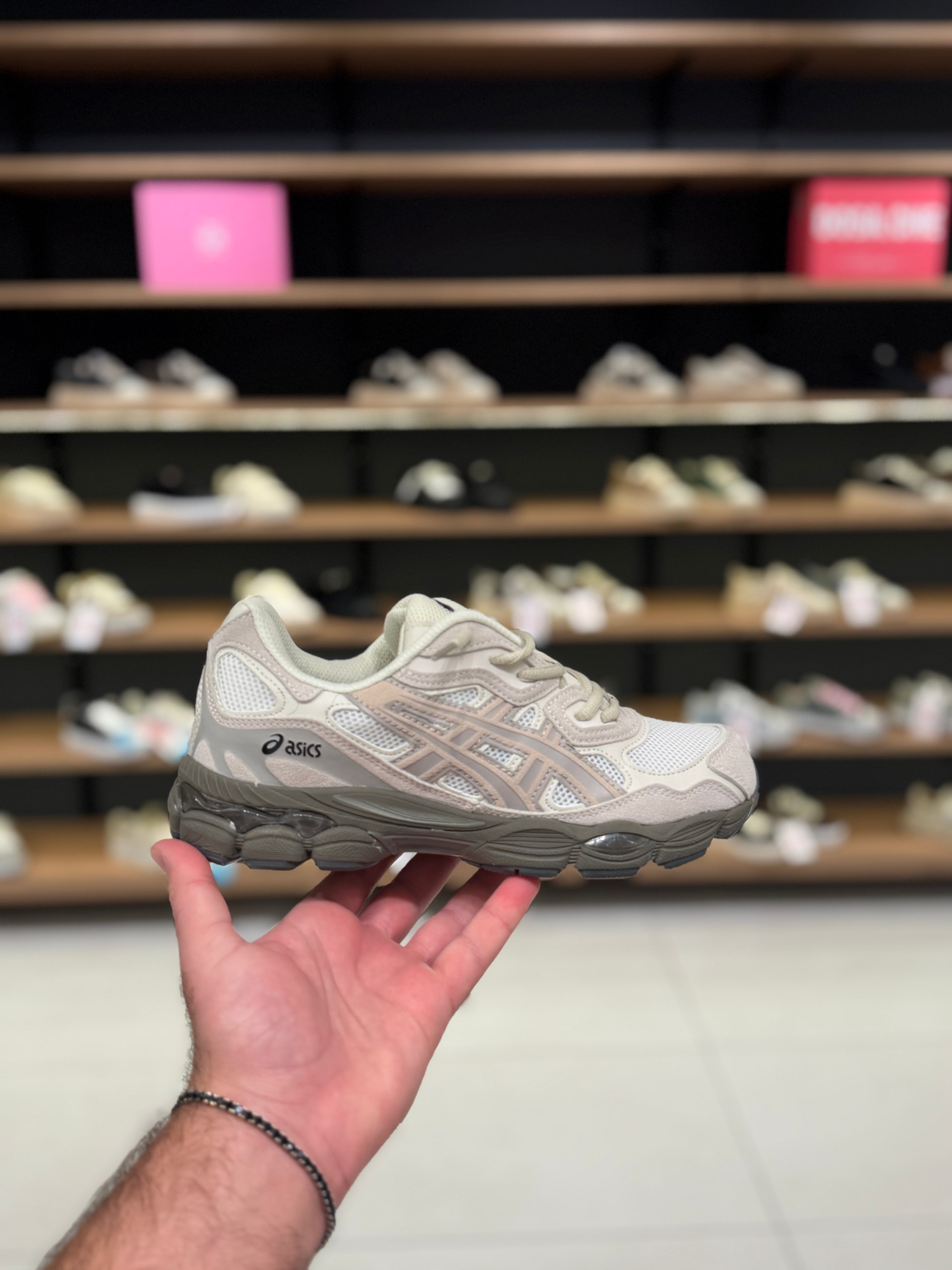 אסיקס Gel-Kayano בז חום