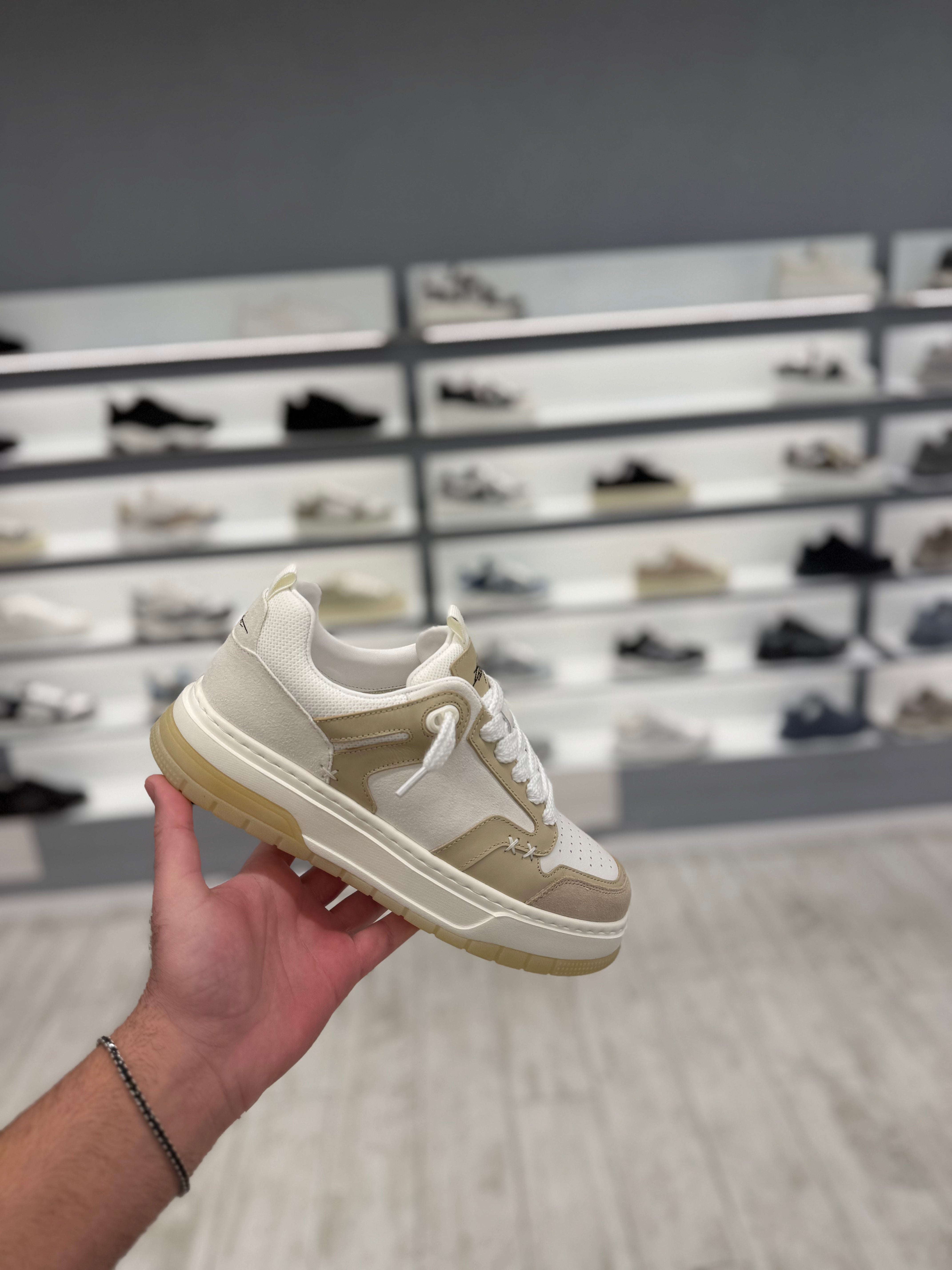 סניקרס דוסה- שמנת ולבן