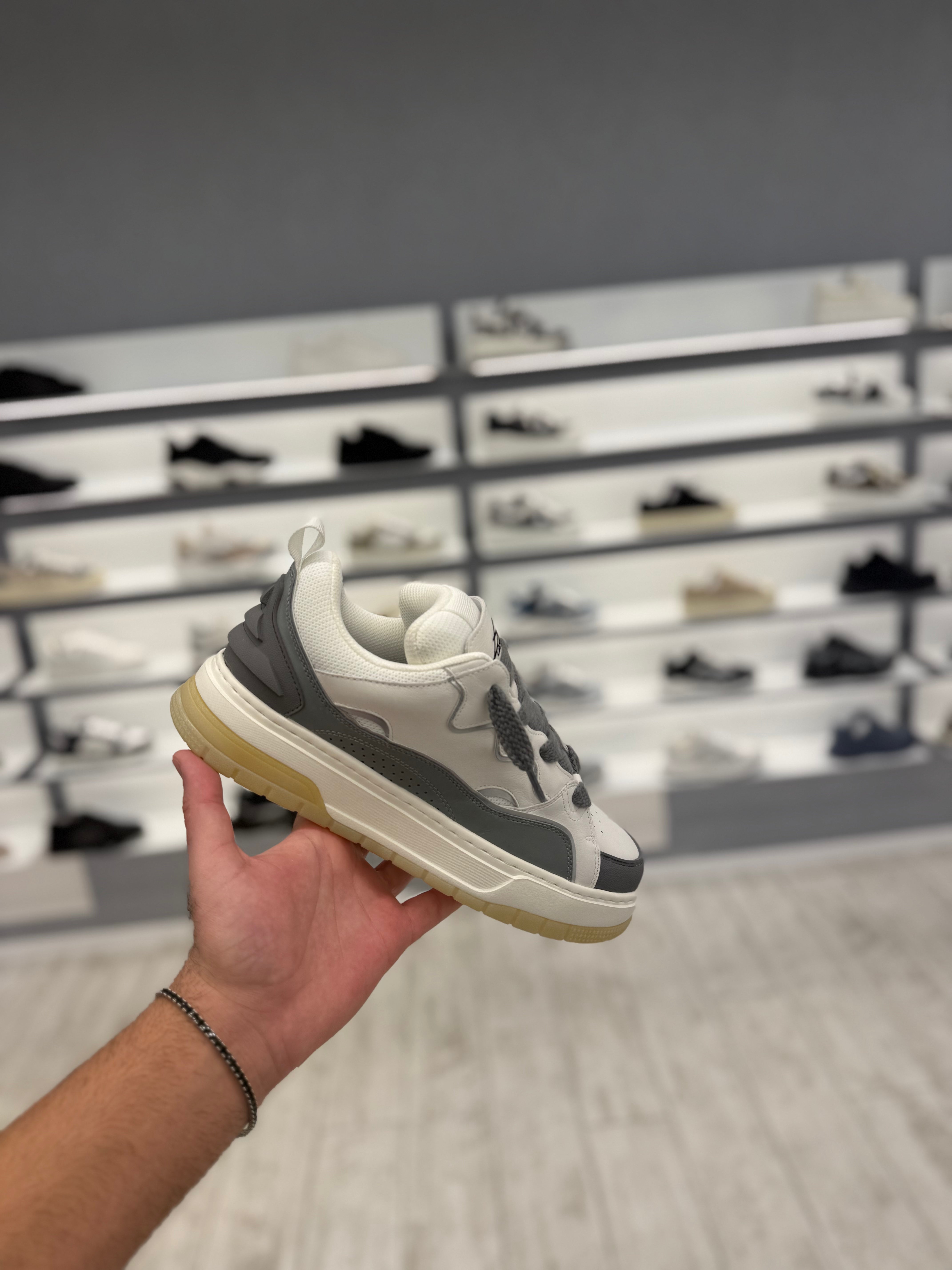 סניקרס דוסה- לבן ופס אפור