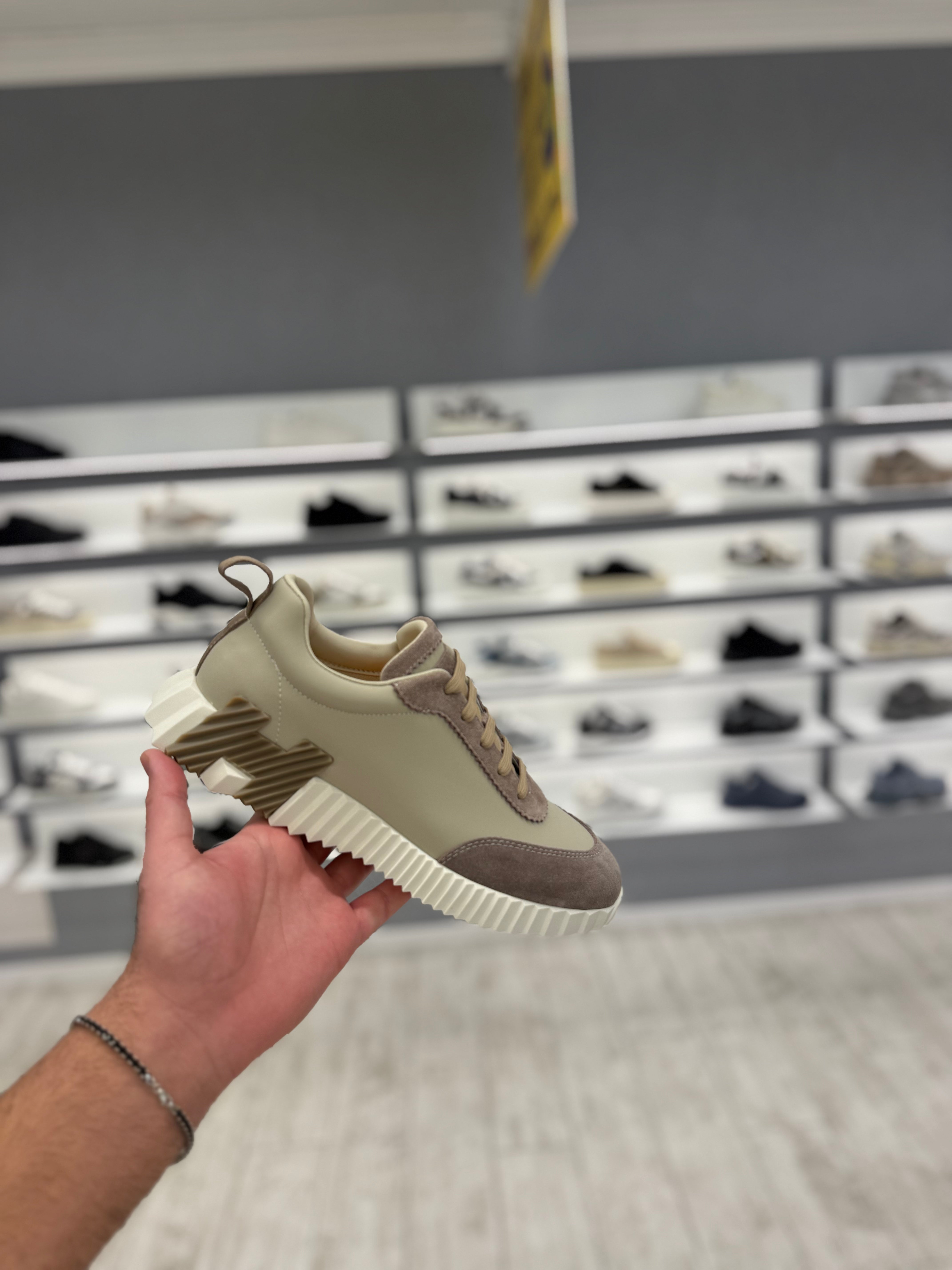 סניקרס הרמס בז