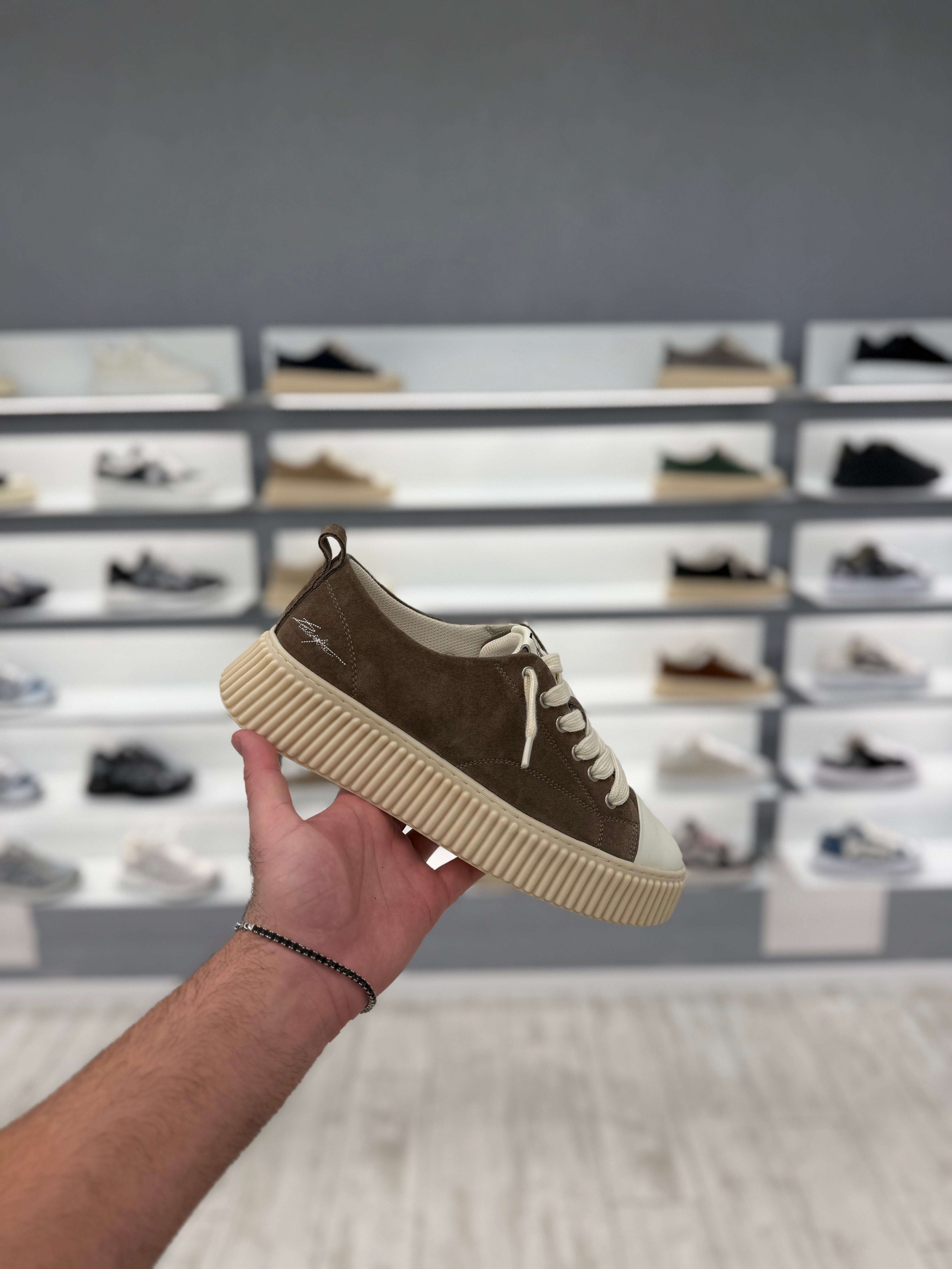 דוסה סניקרס - צבע שוקו