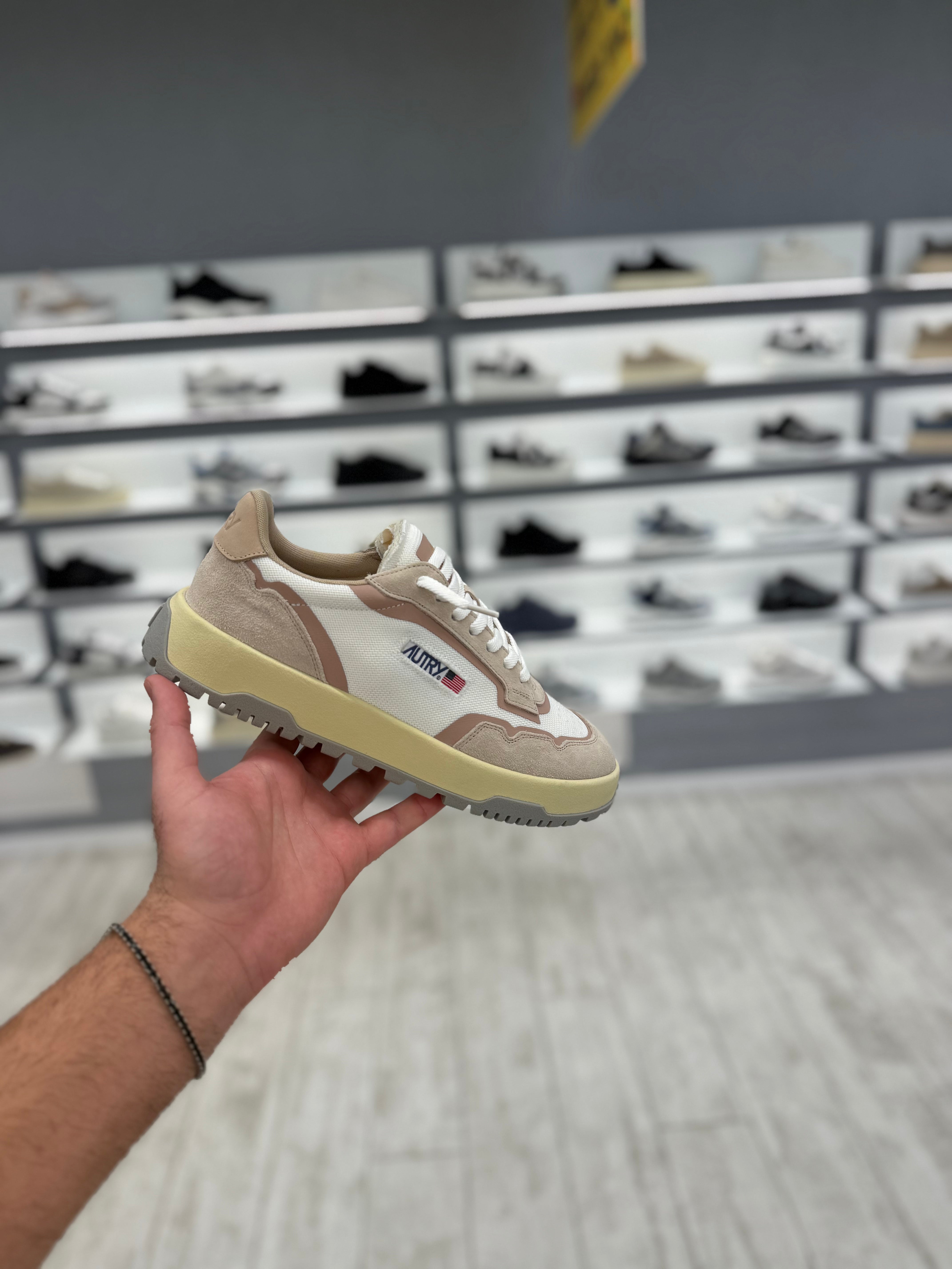 AUTRY WILDPACE LOW - לבן בז ואפור