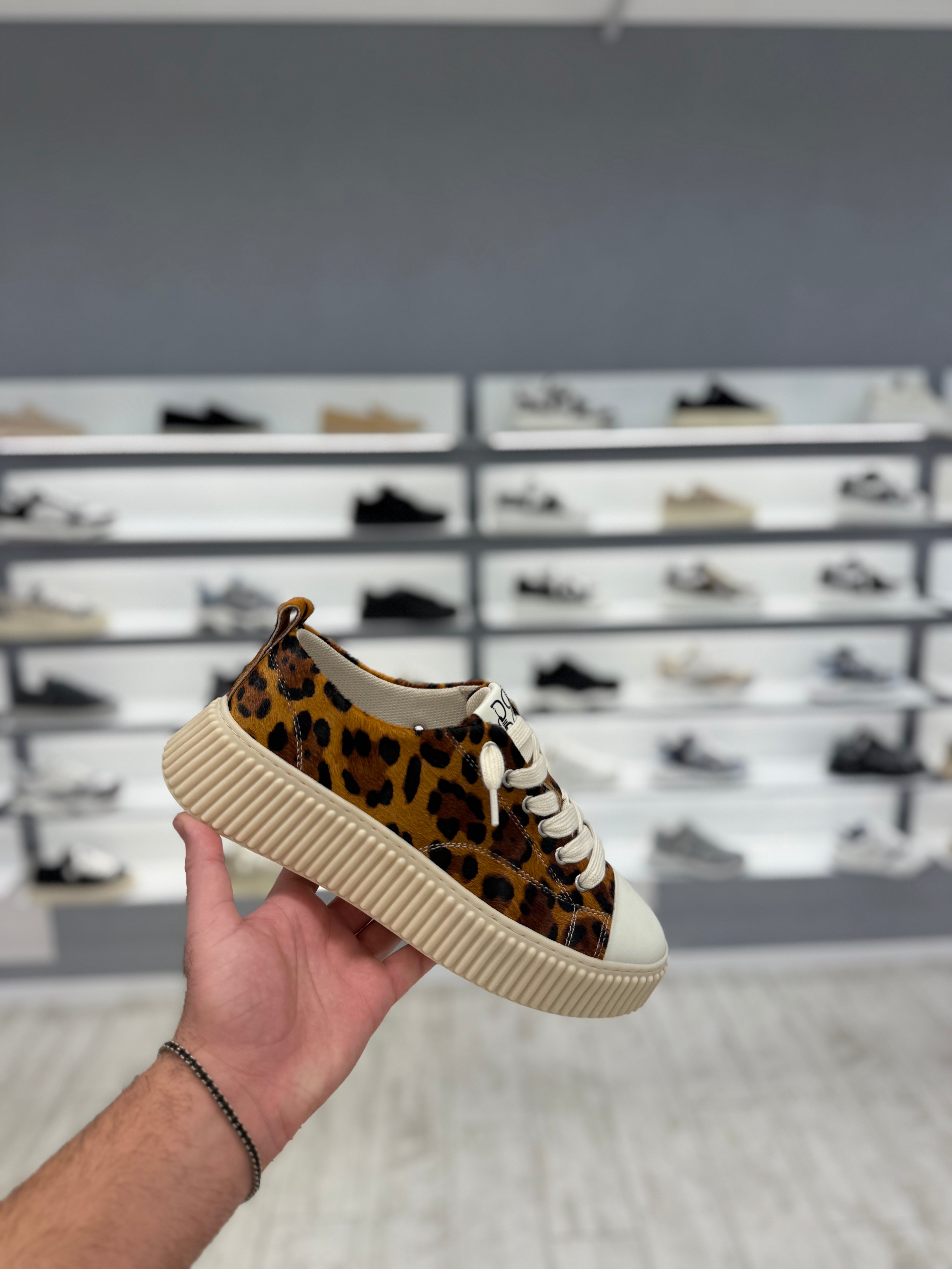 דוסה סניקרס- מנומר