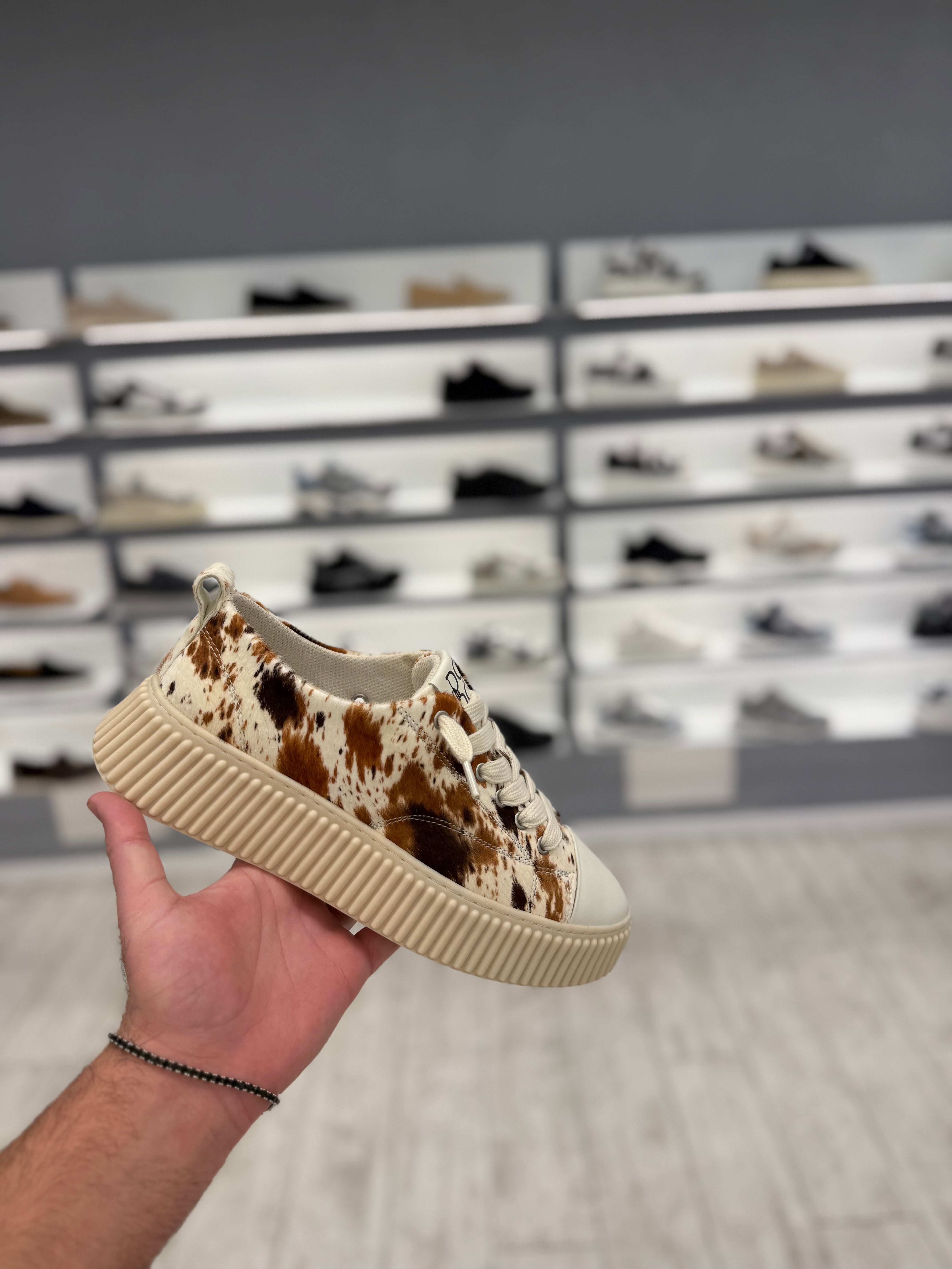 דוסה סניקרס- בז מנומר