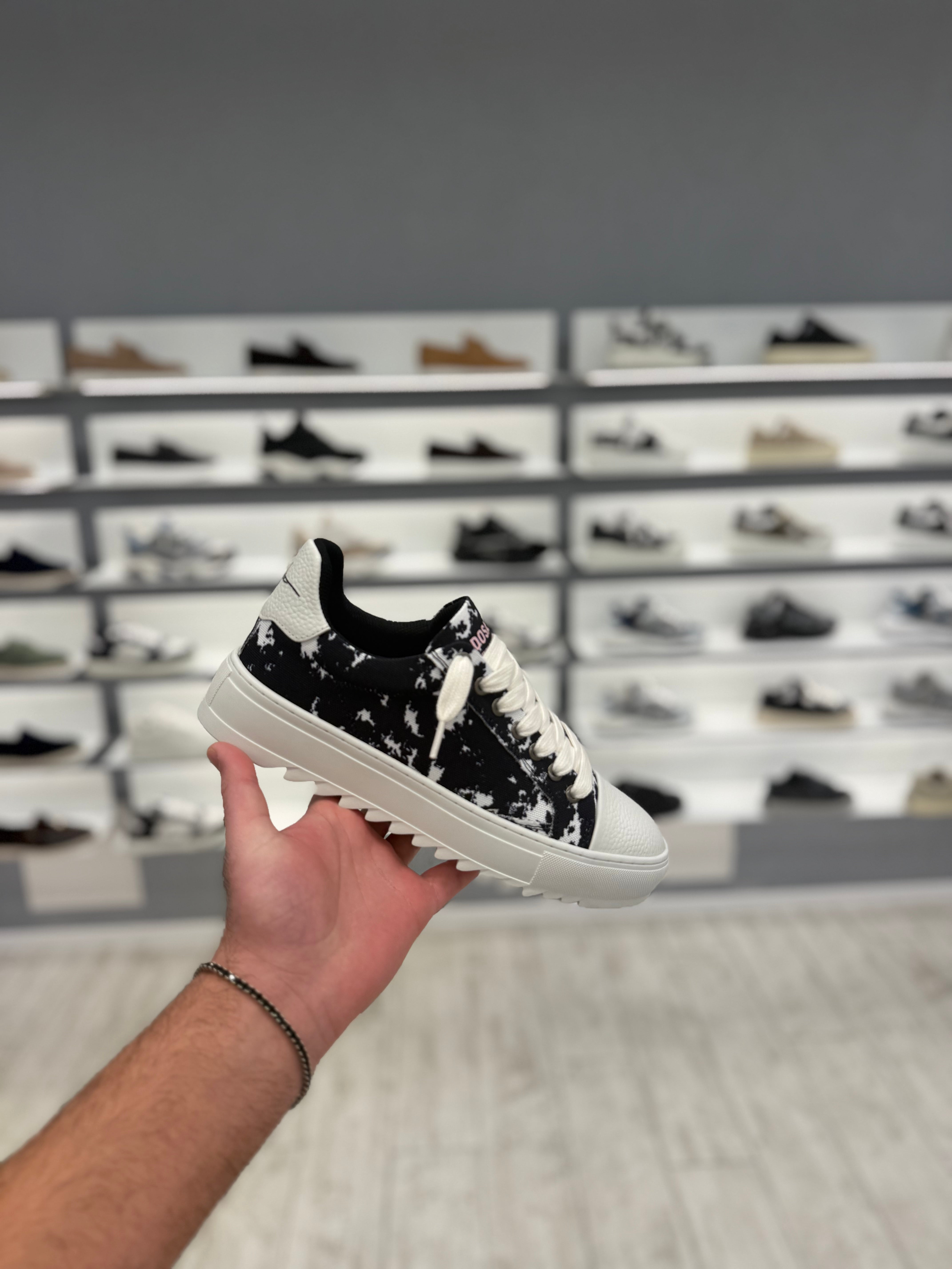 סניקרס דוסה- שחור ונקודות לבן