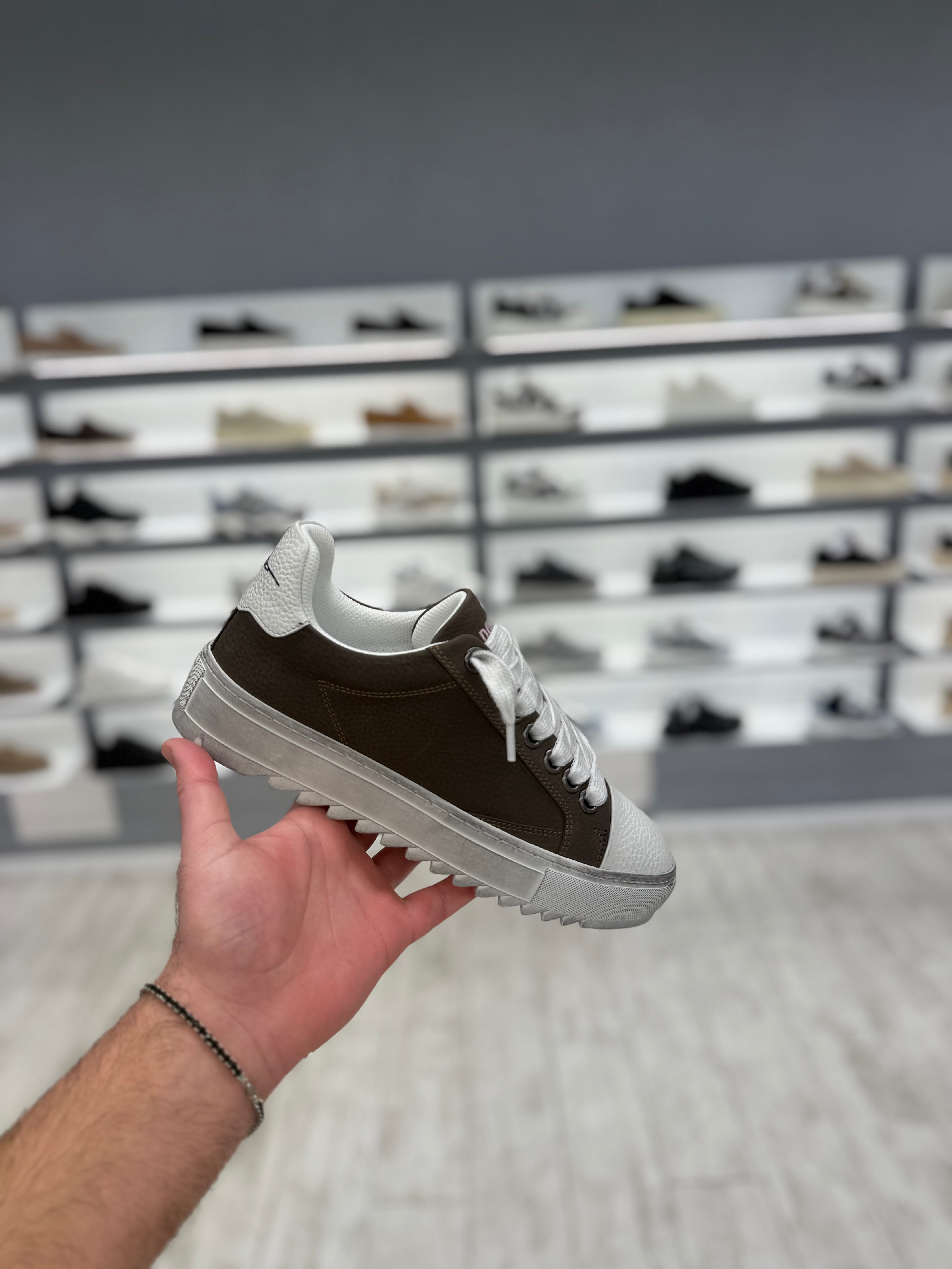 סניקרס דוסה - חום