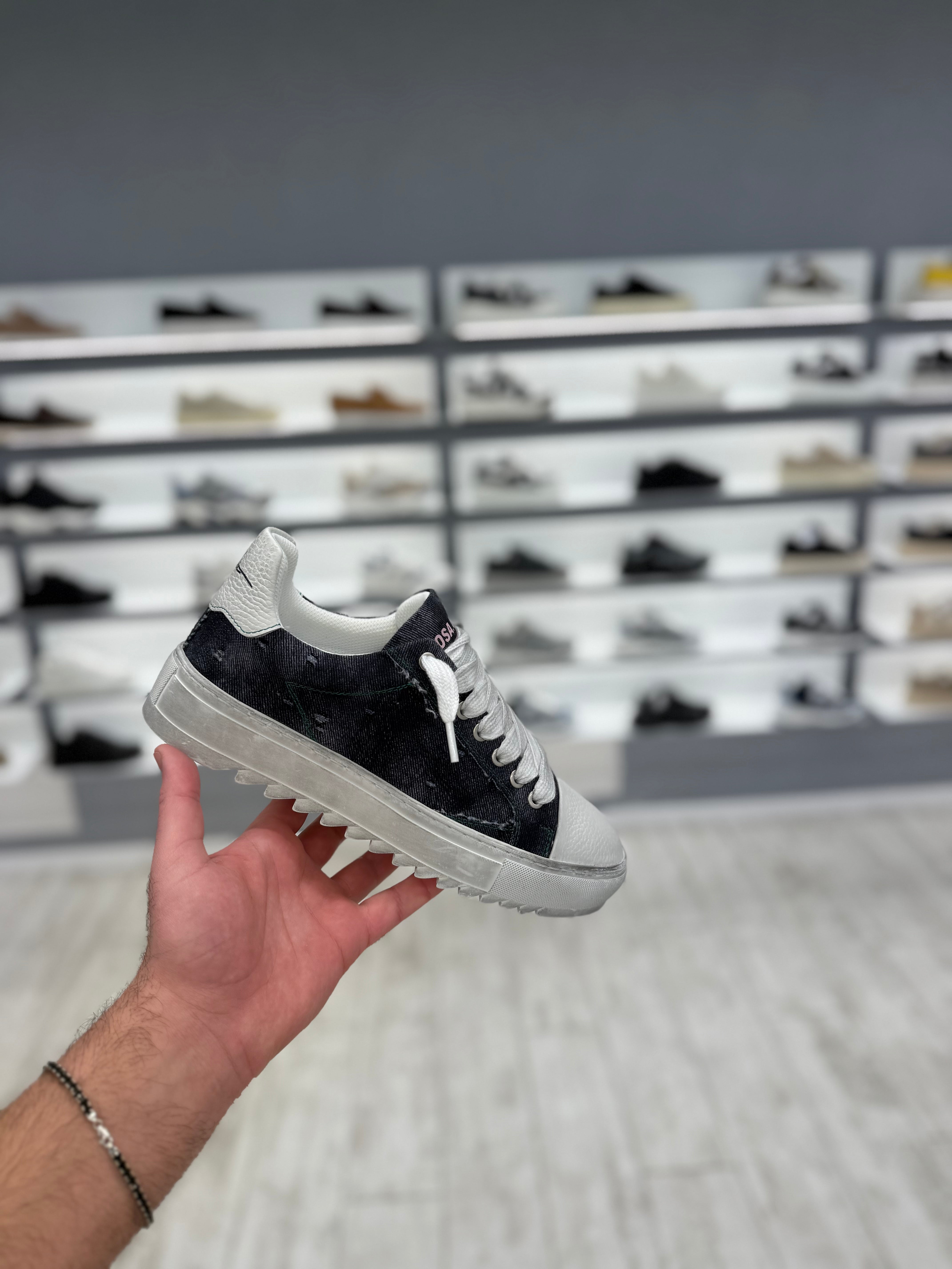 סניקרס דוסה- שחור גינס משופשף