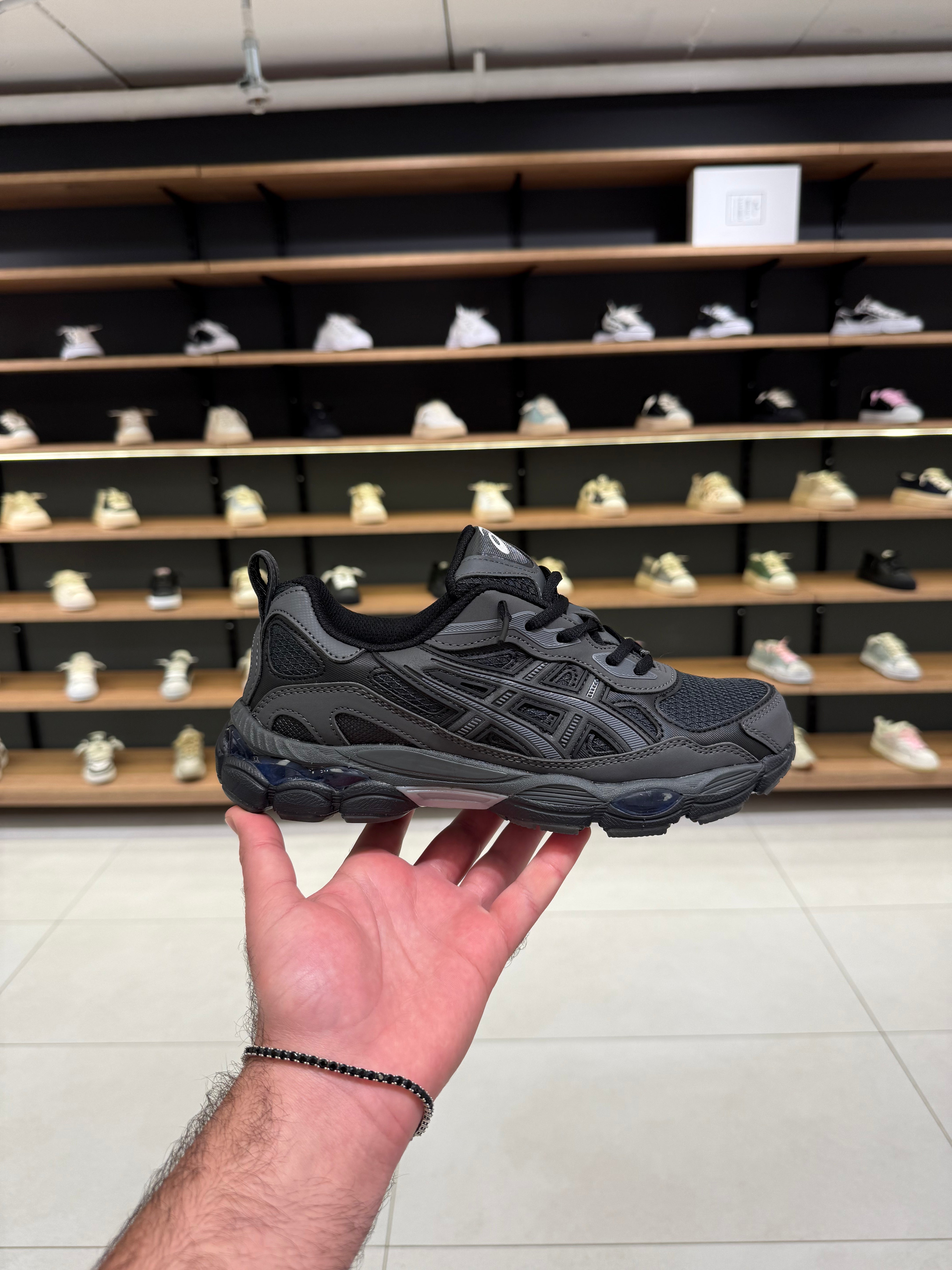 אסיקס Gel-Kayano - שחור