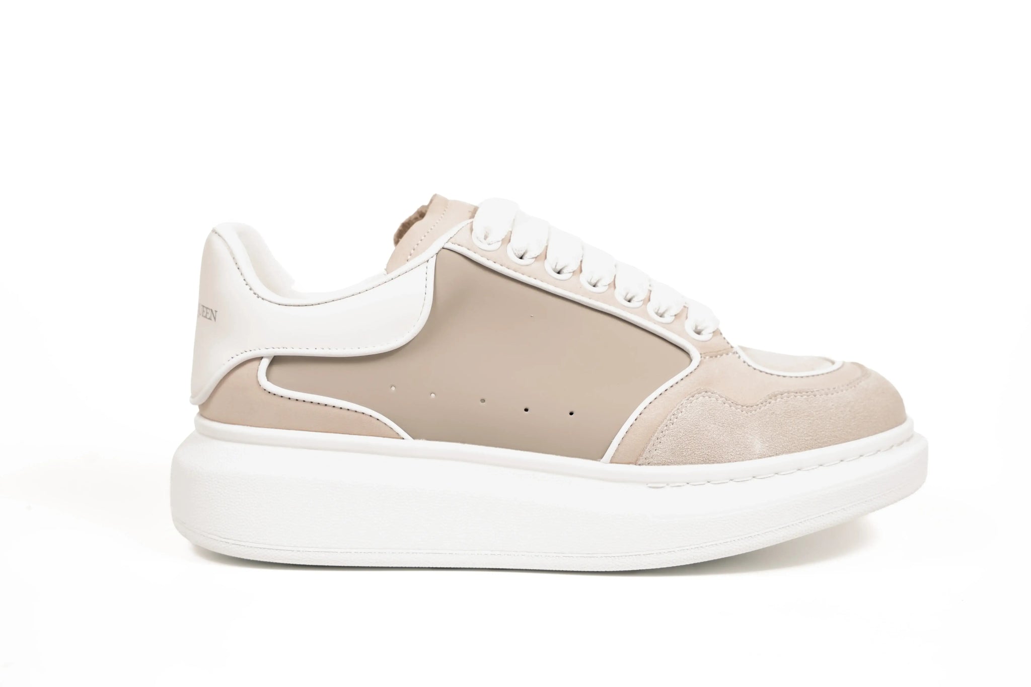 אלכסנדר מקווין - בגווני בז' ולבן | Branded shoes bymrcrazyshoes