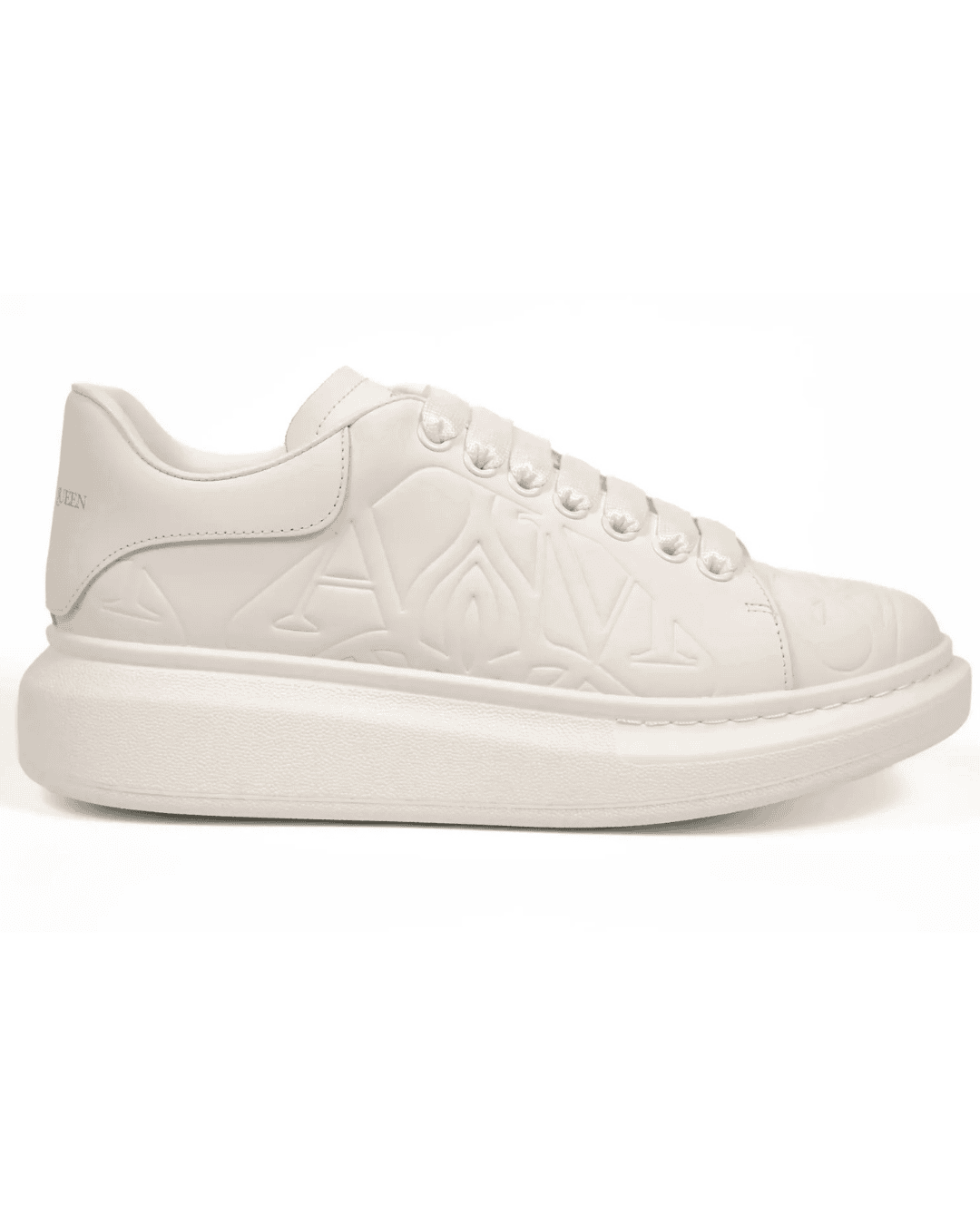 אלכסנדר מקווין - לבנה עם מראה אומנותי | Branded shoes bymrcrazyshoes