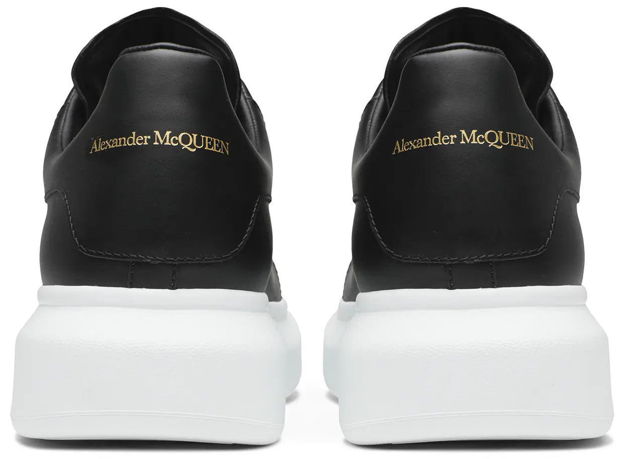 אלכסנדר מקווין - מראה קלאסי בשחור ולבן | Branded shoes bymrcrazyshoes