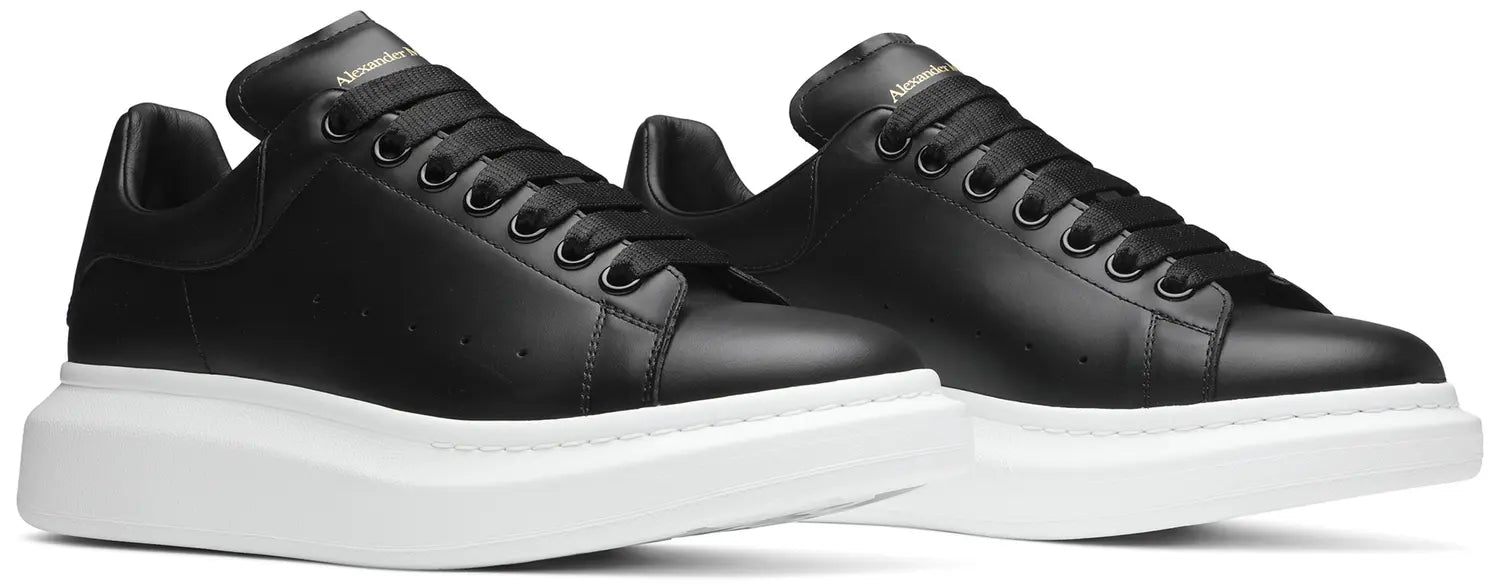 אלכסנדר מקווין - מראה קלאסי בשחור ולבן | Branded shoes bymrcrazyshoes