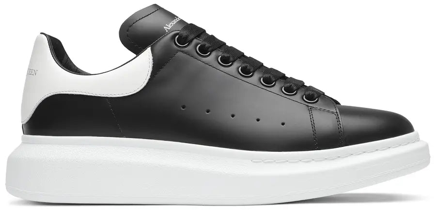 אלכסנדר מקווין - שחורה עם גב לבן | Branded shoes bymrcrazyshoes