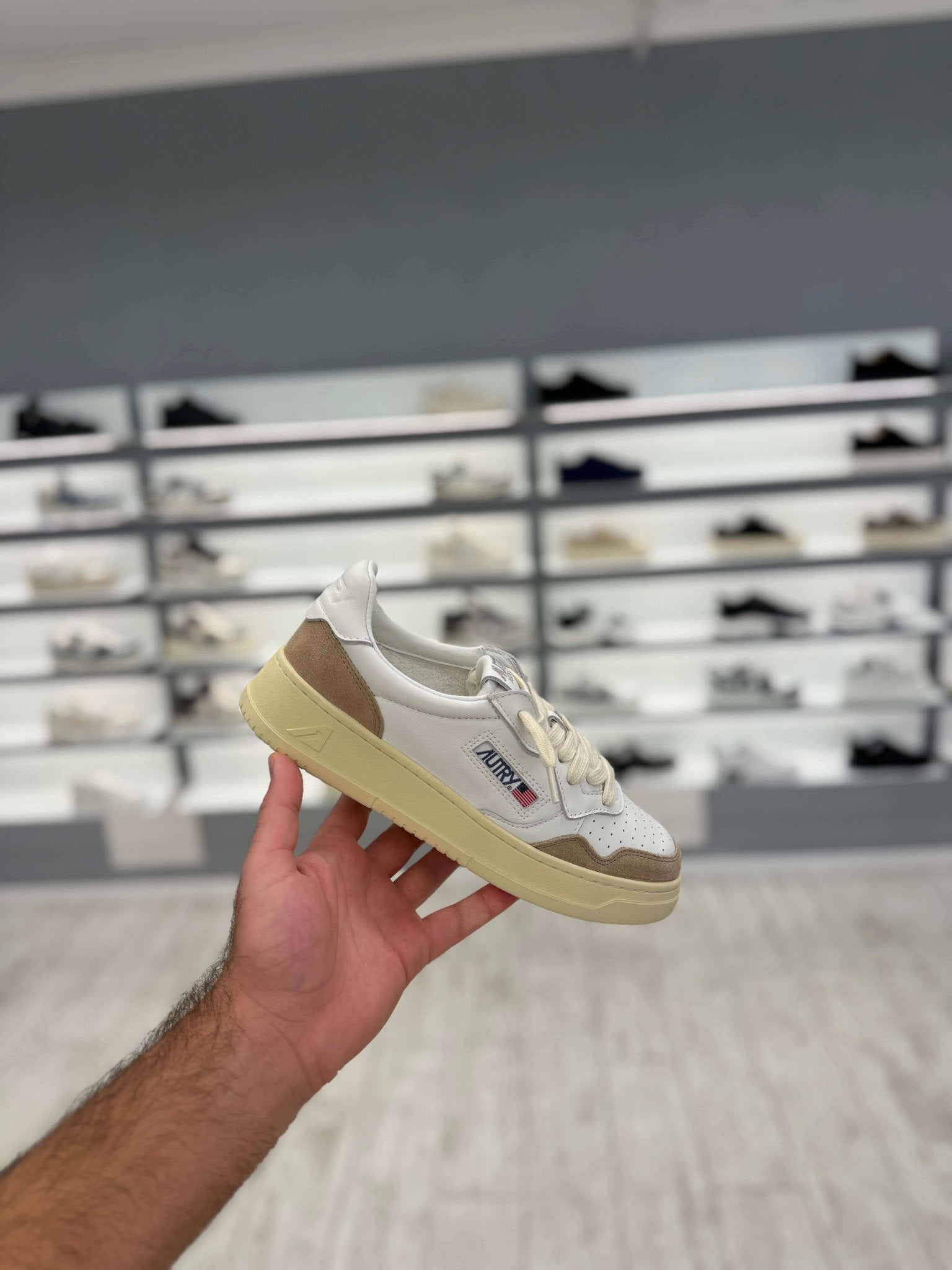 AUTRY MEDALIST לבן בז | Branded shoes bymrcrazyshoes