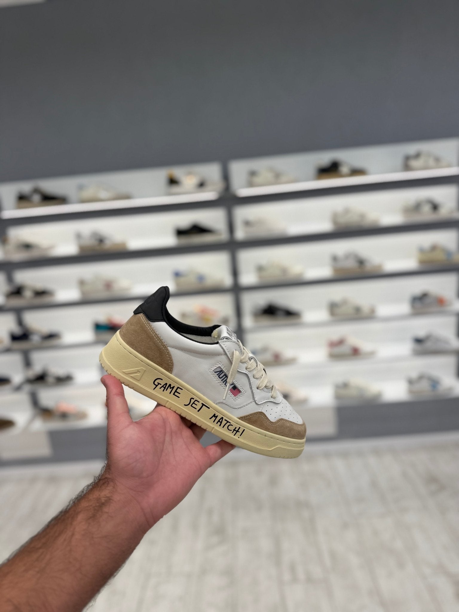 Autry Medalist לבן וגוון שמנת | Branded shoes bymrcrazyshoes