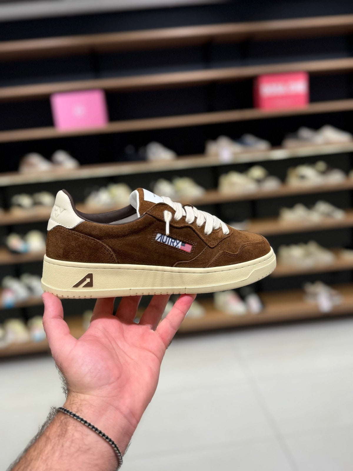 Autry Medalist – חום בהיר זמש | Branded shoes bymrcrazyshoes