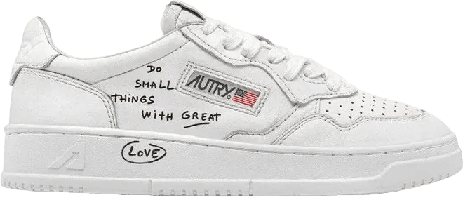 Autry Medalist - לבן עור עם כיתוב | Branded shoes bymrcrazyshoes