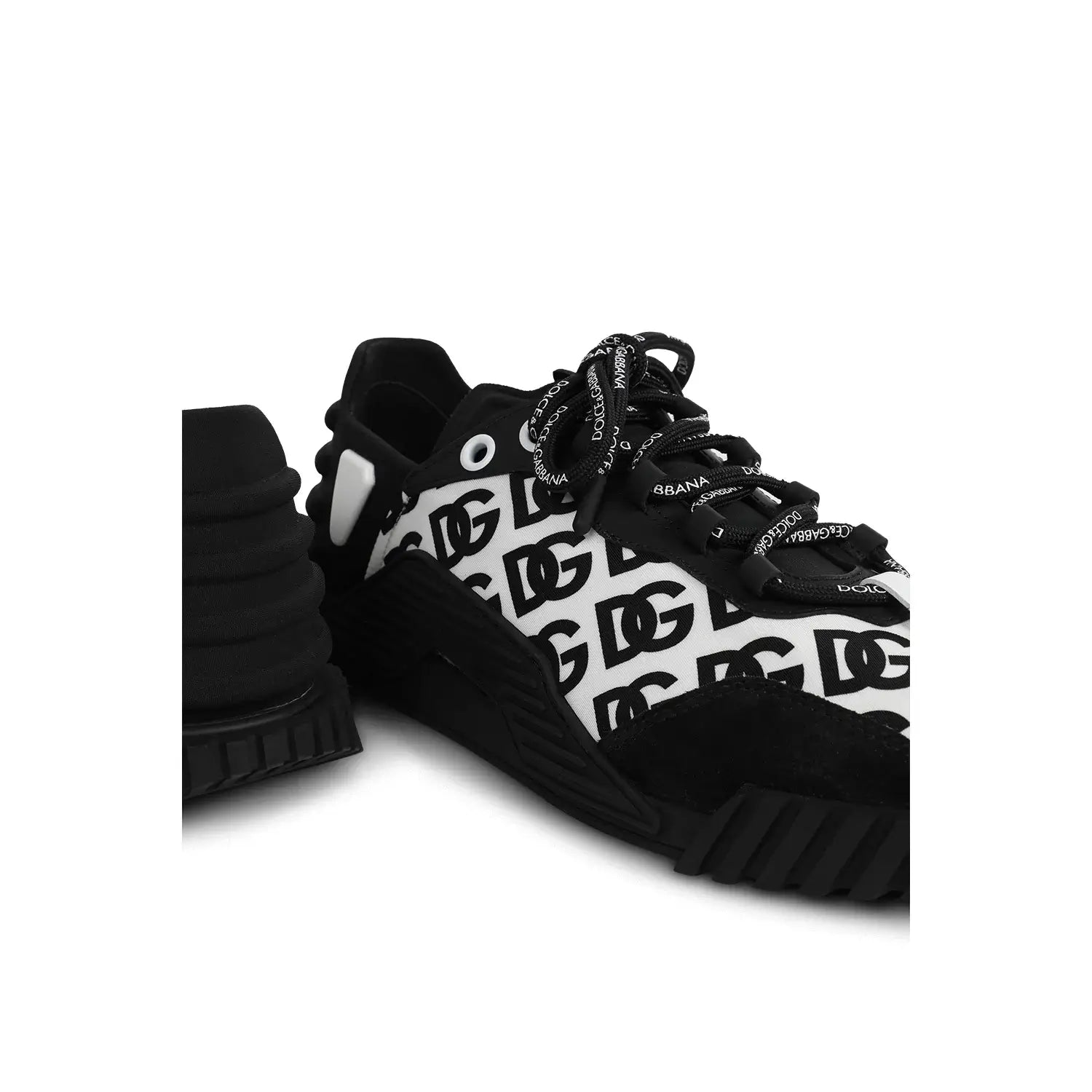 דולצ'ה & גבאנה - דינמיות עם מונוגרם יוקרתי | Branded shoes bymrcrazyshoes