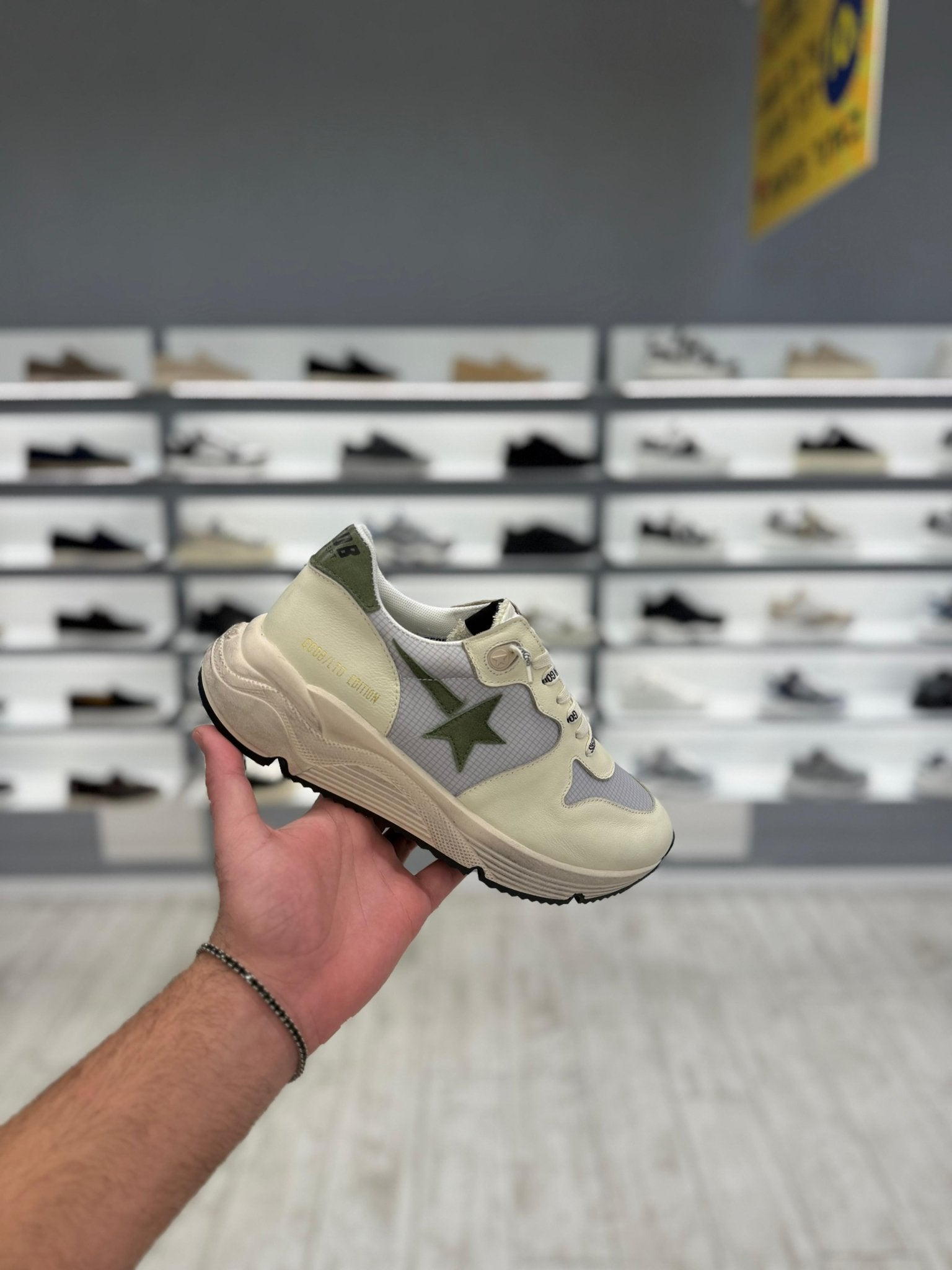 גולדן גוס - ספורט לבן שמנת עם ירוק | Branded shoes bymrcrazyshoes